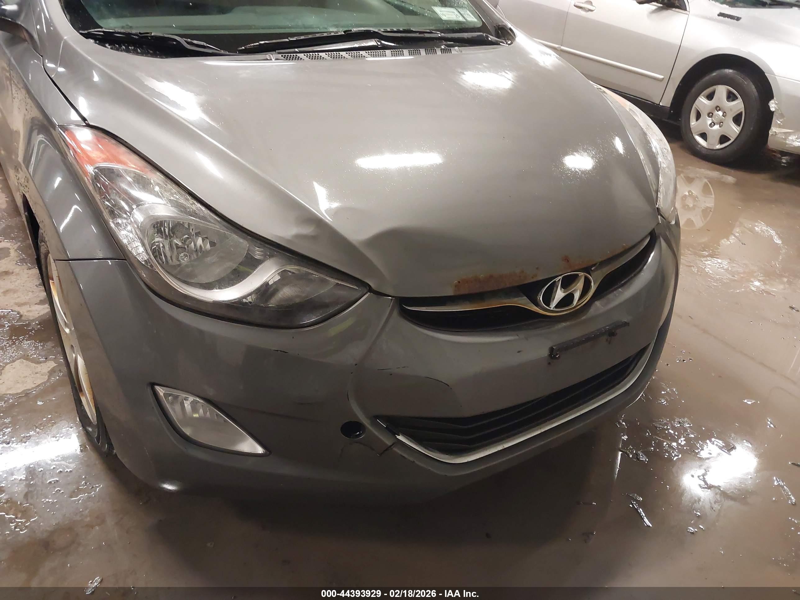HYUNDAI ELANTRA image 6