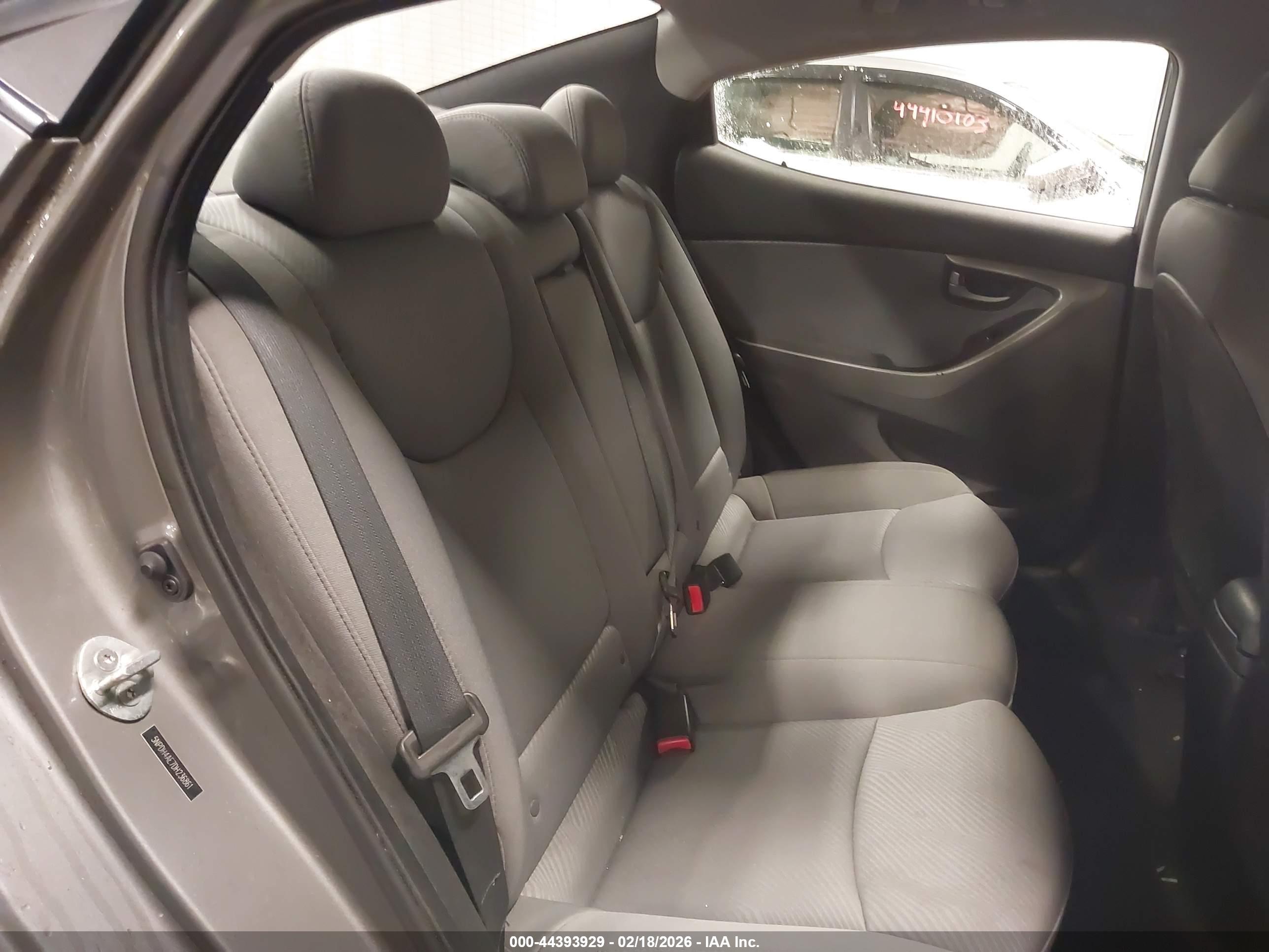 HYUNDAI ELANTRA image 8