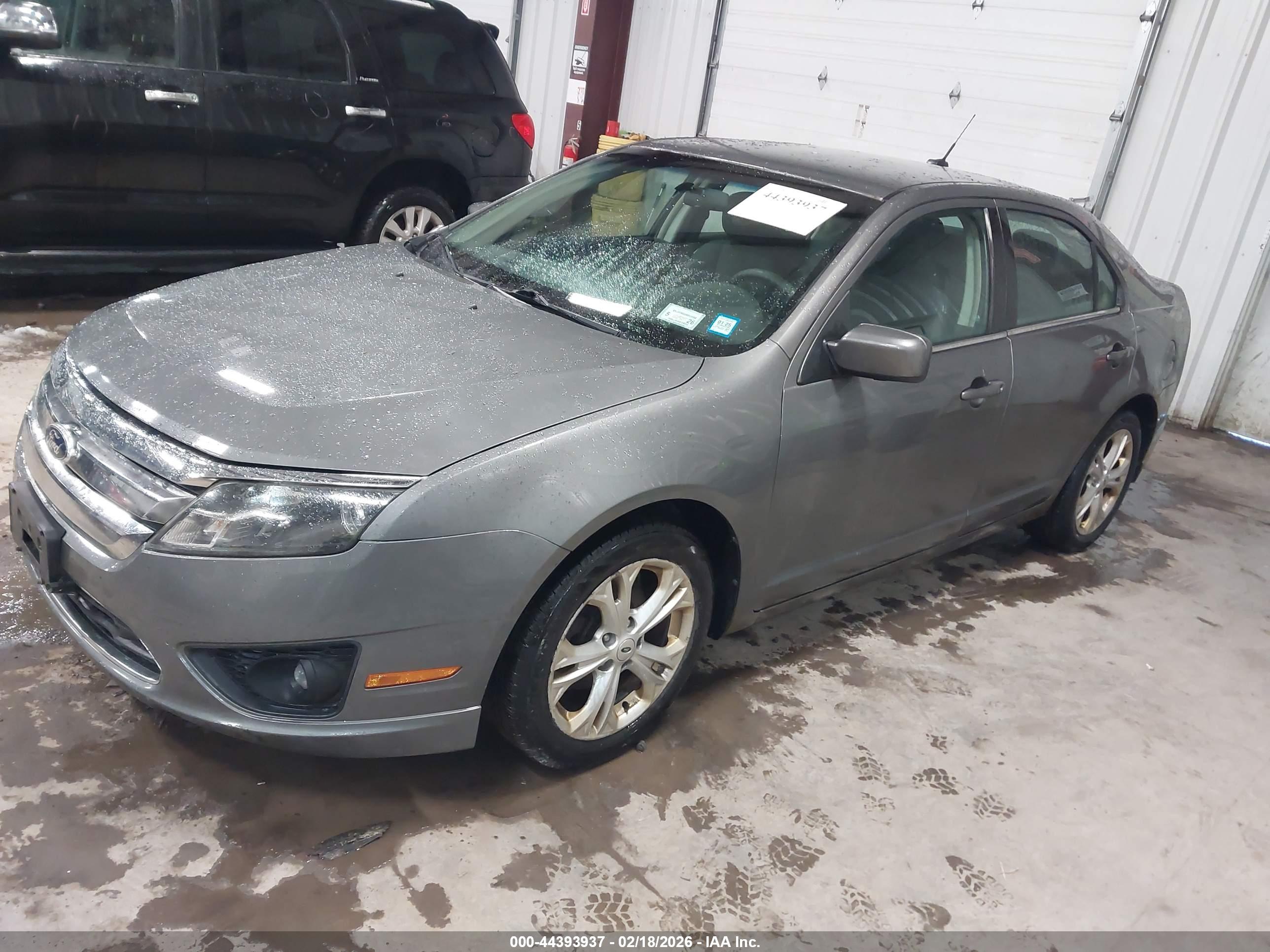 FORD FUSION image 2