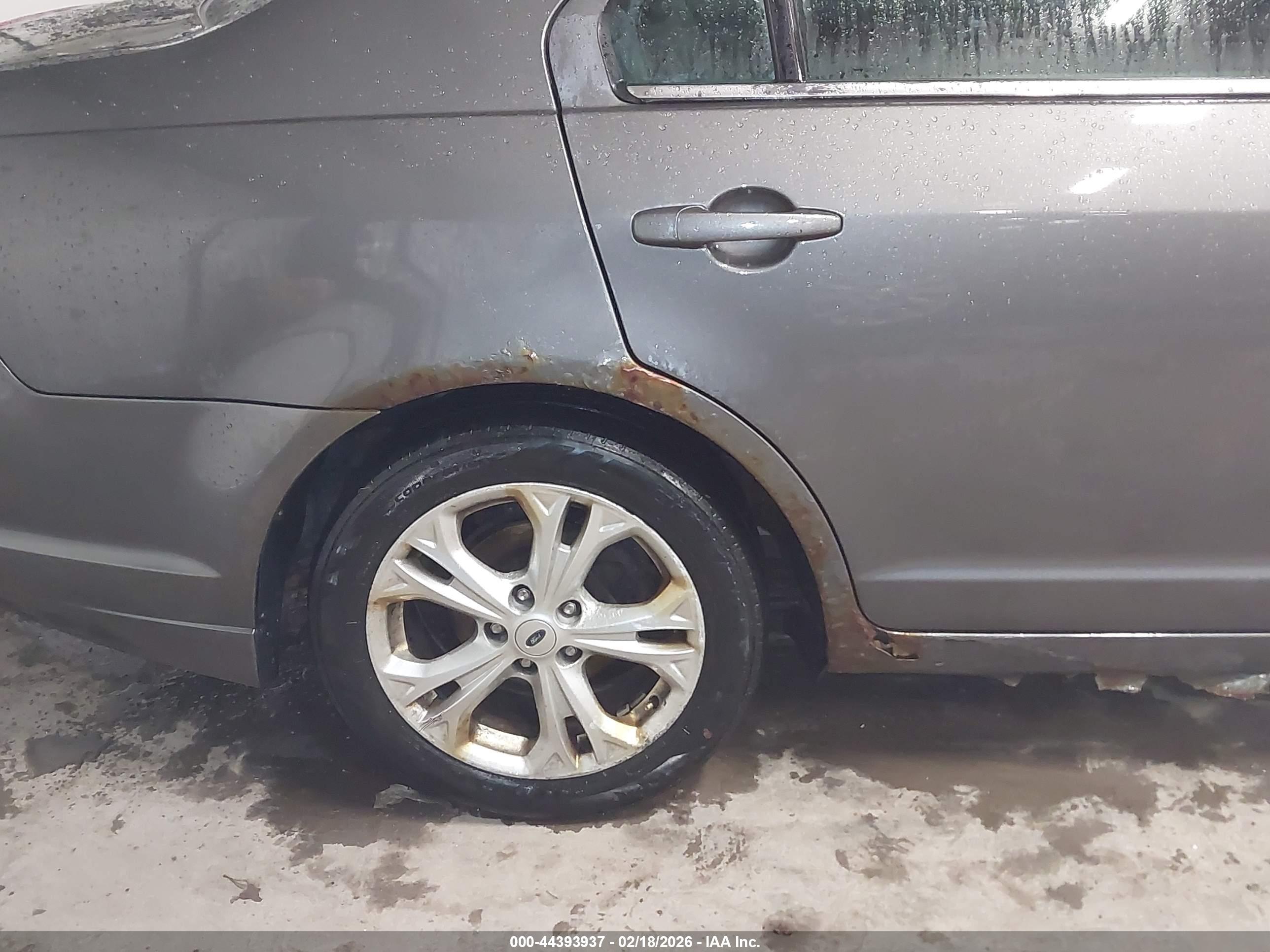 FORD FUSION image 6