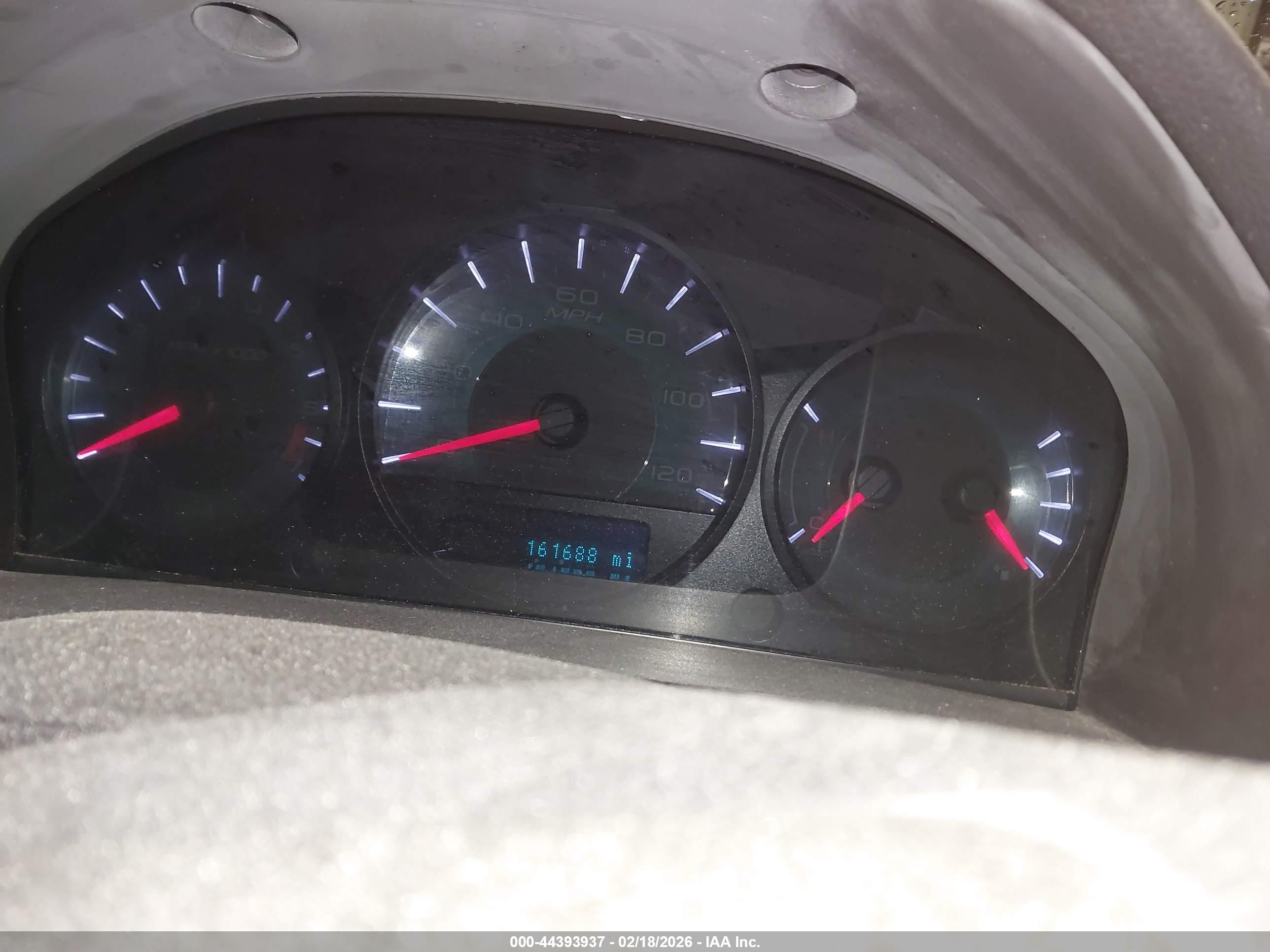 FORD FUSION image 7