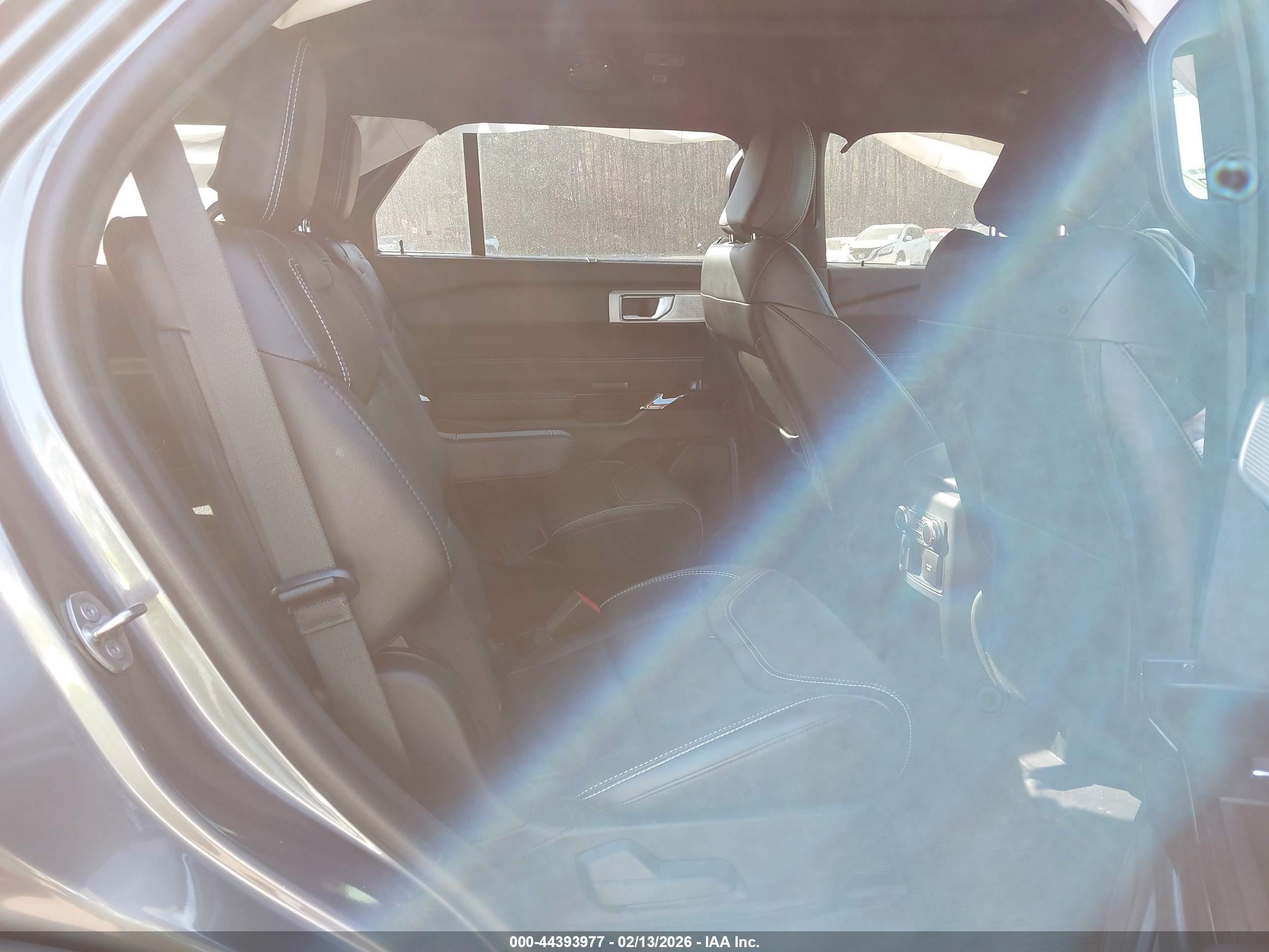FORD EXPLORER image 8