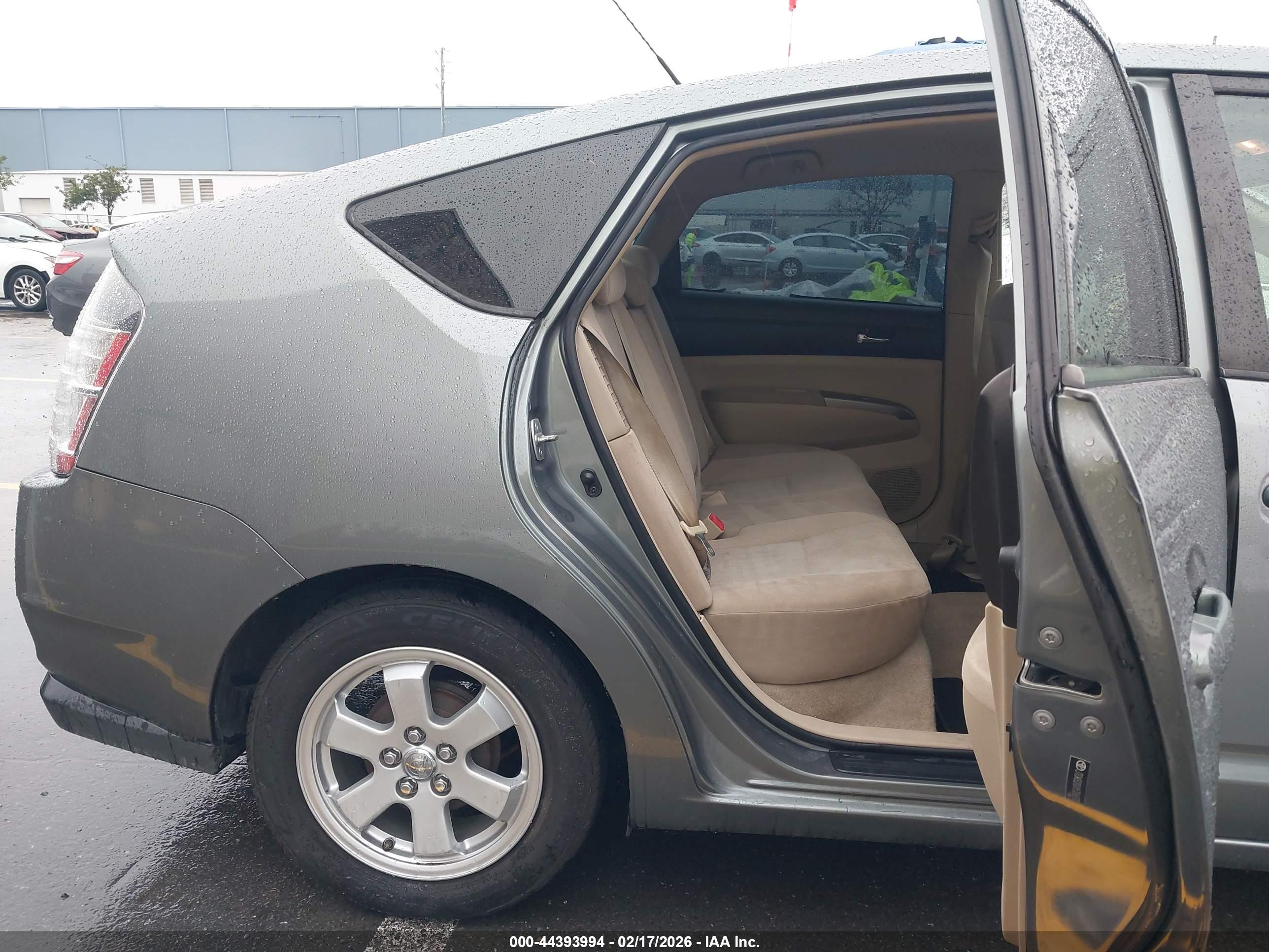 TOYOTA PRIUS image 8