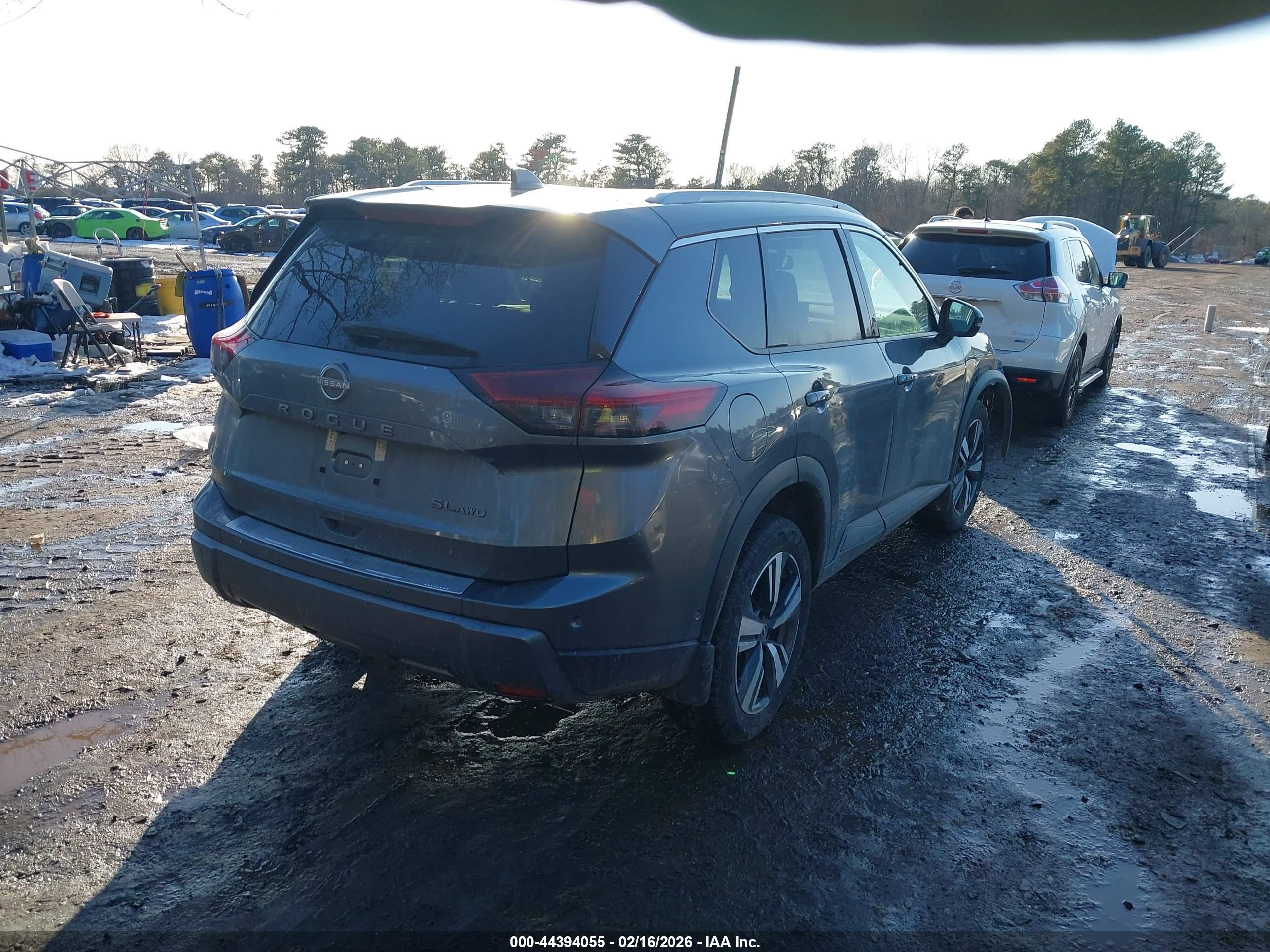 NISSAN ROGUE image 4