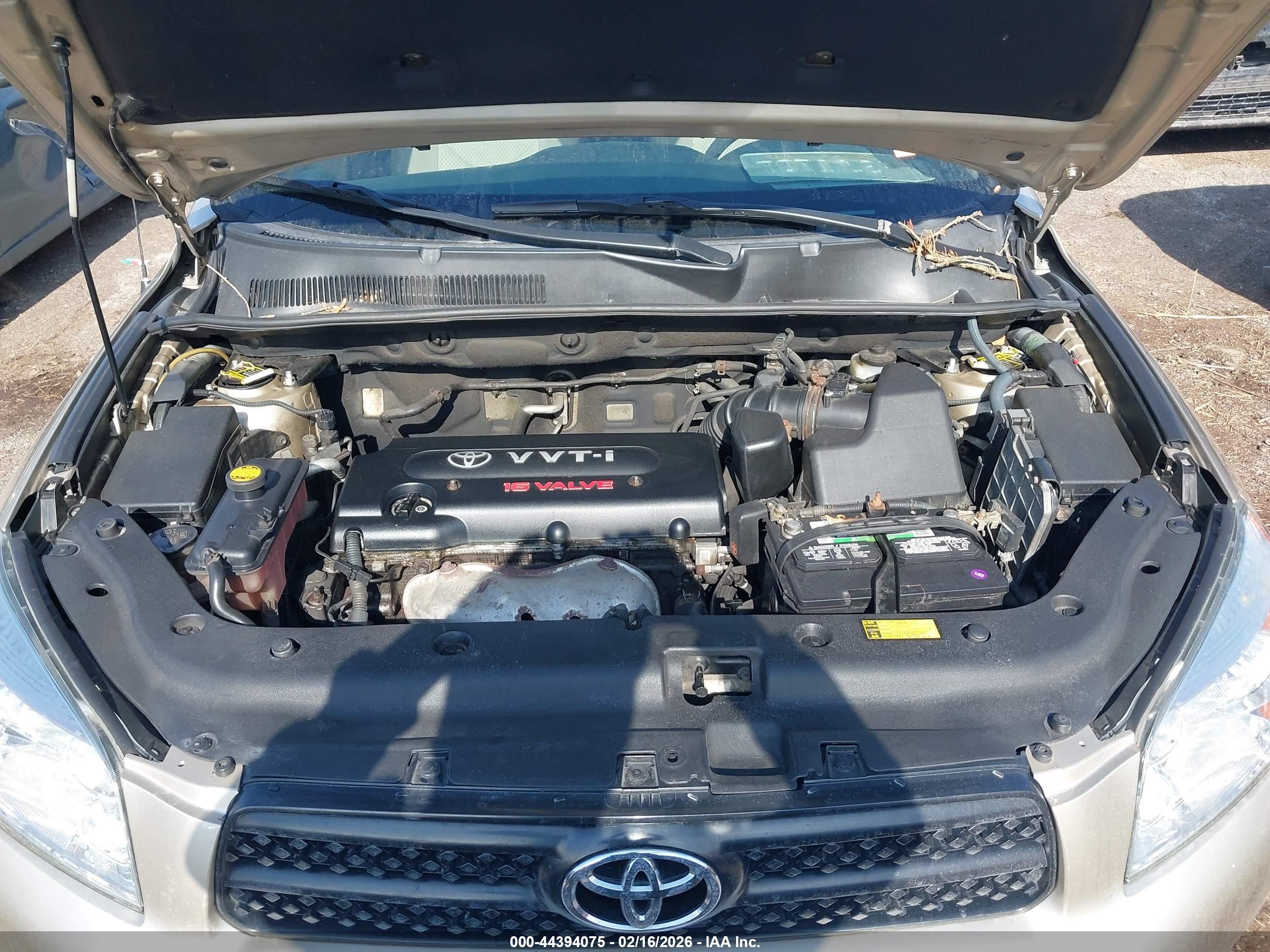 TOYOTA RAV4 image 10