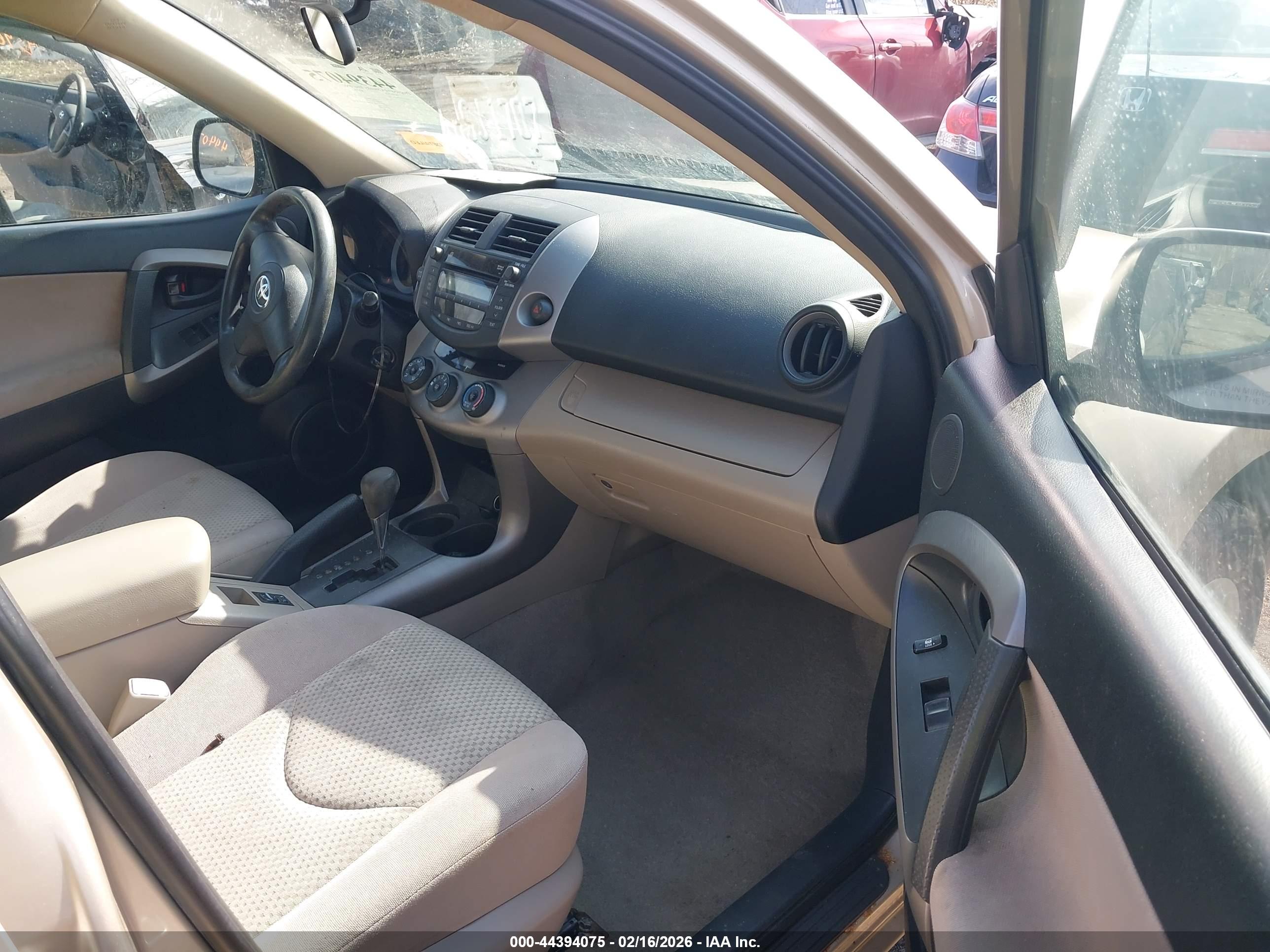 TOYOTA RAV4 image 5