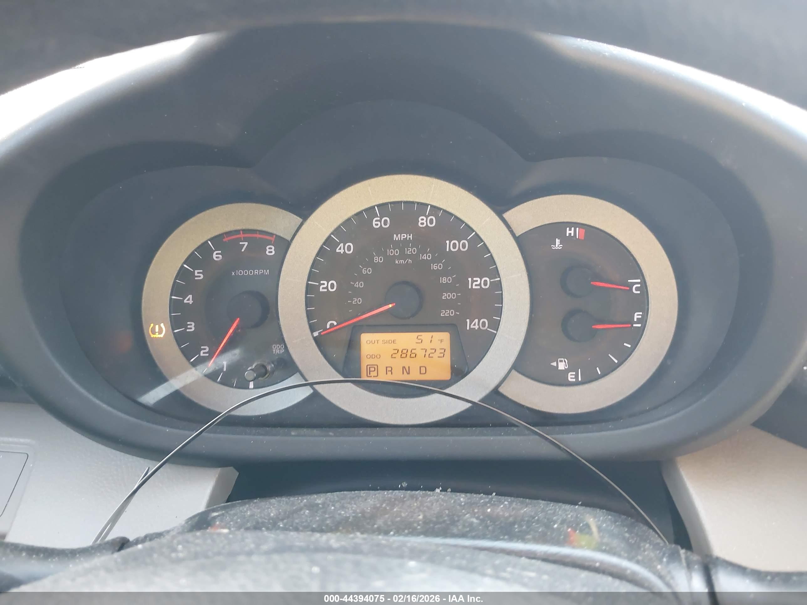 TOYOTA RAV4 image 7