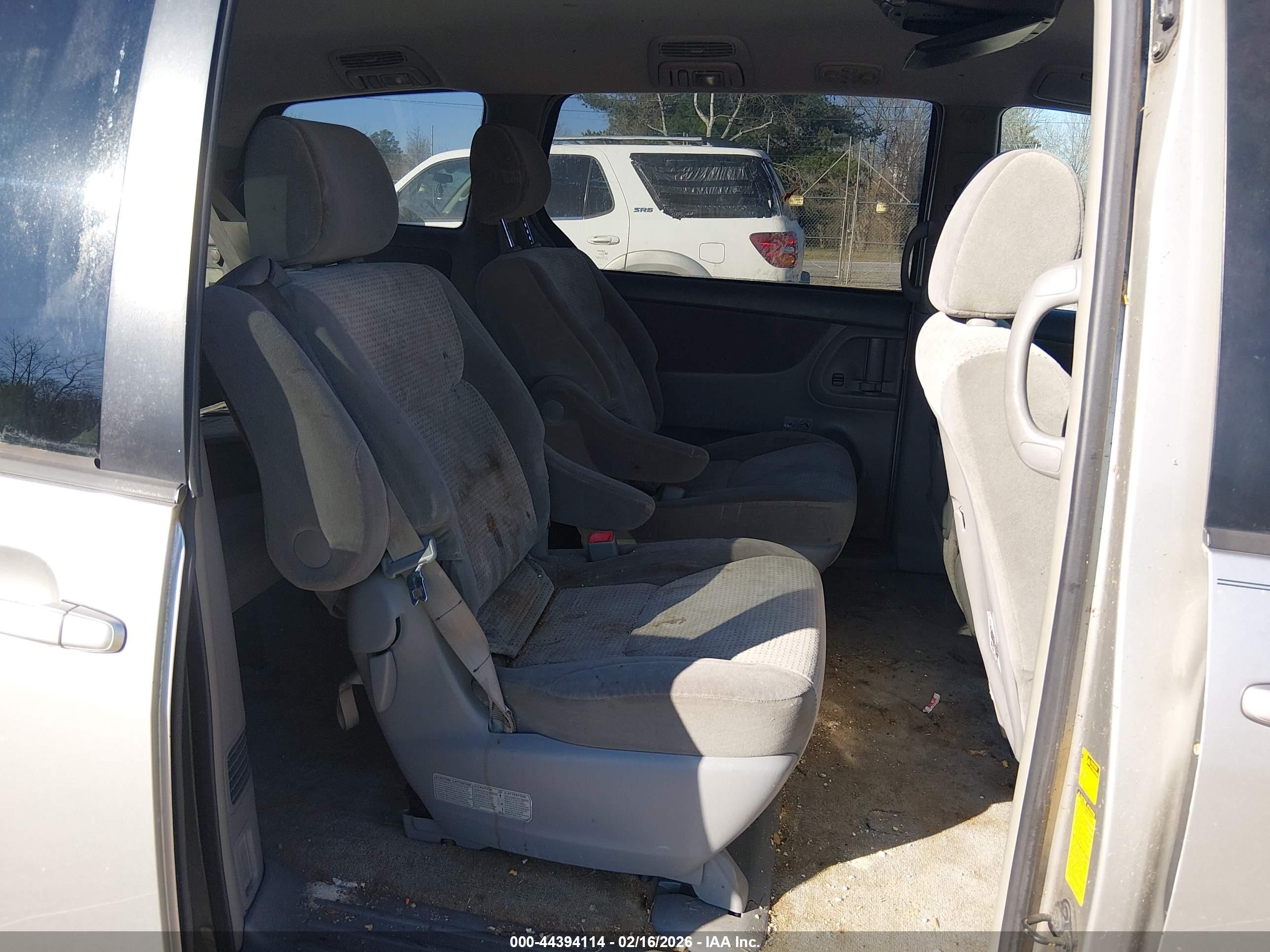 TOYOTA SIENNA image 8