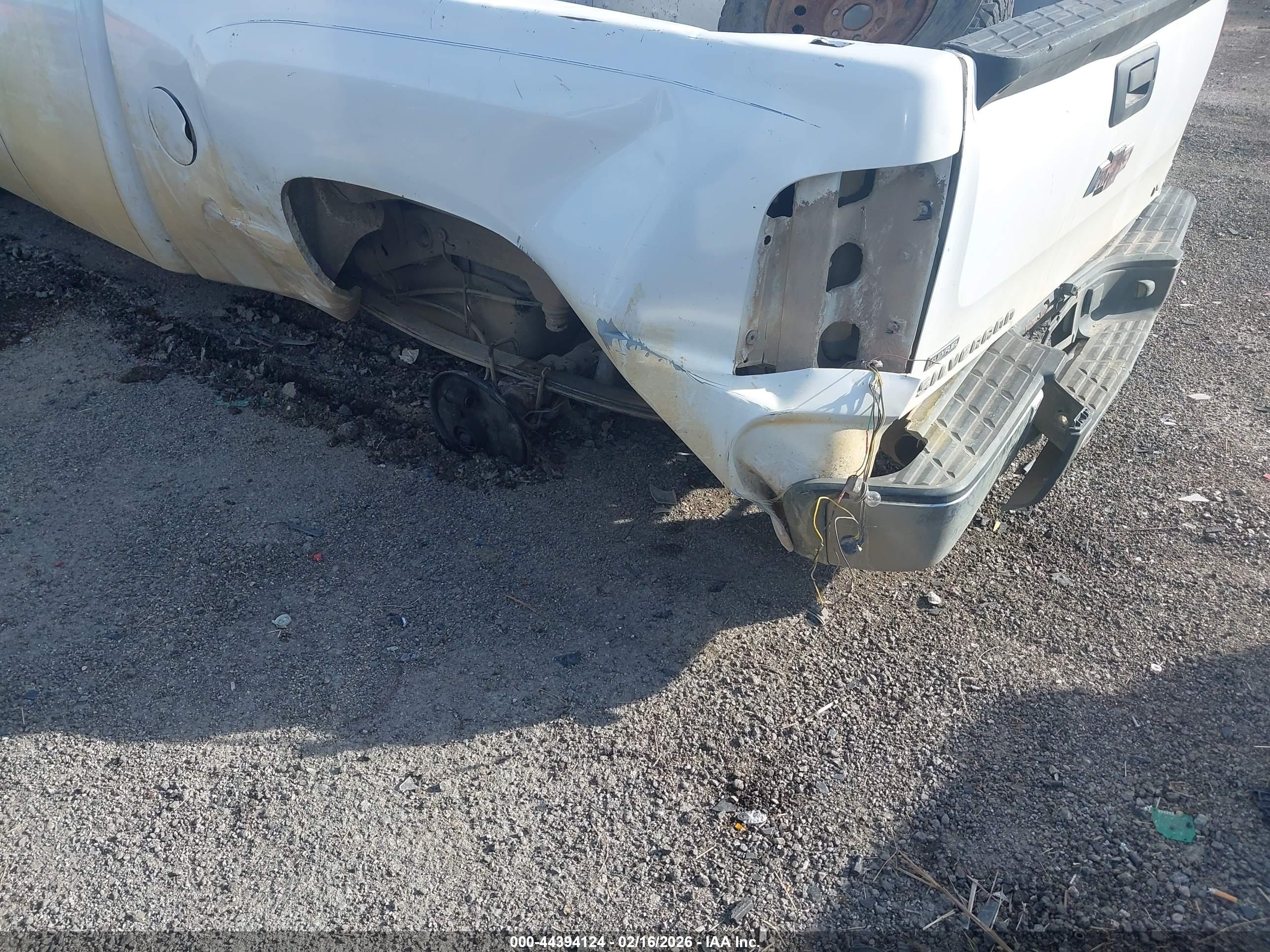 CHEVROLET SILVERADO image 6