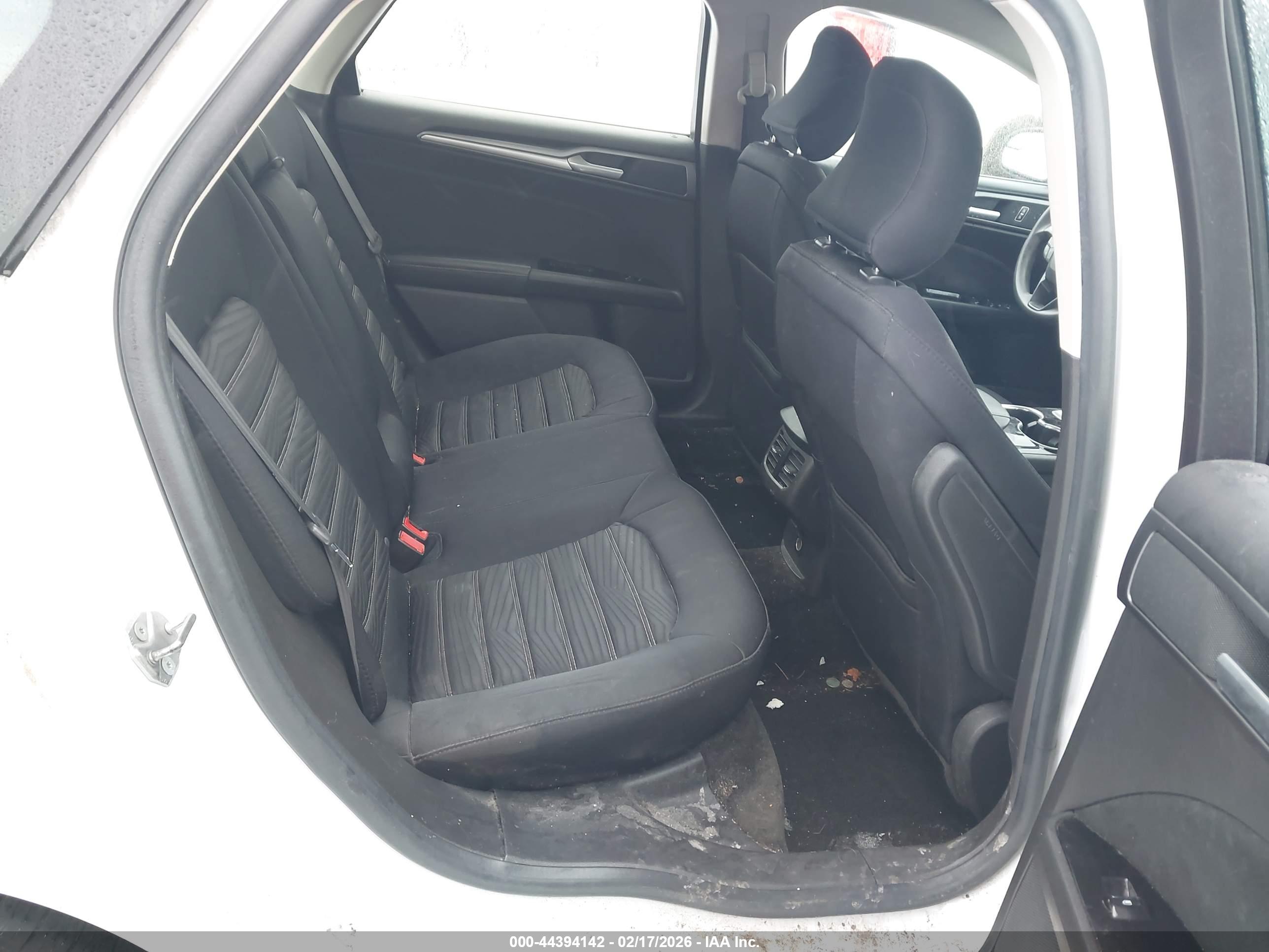 FORD FUSION image 8