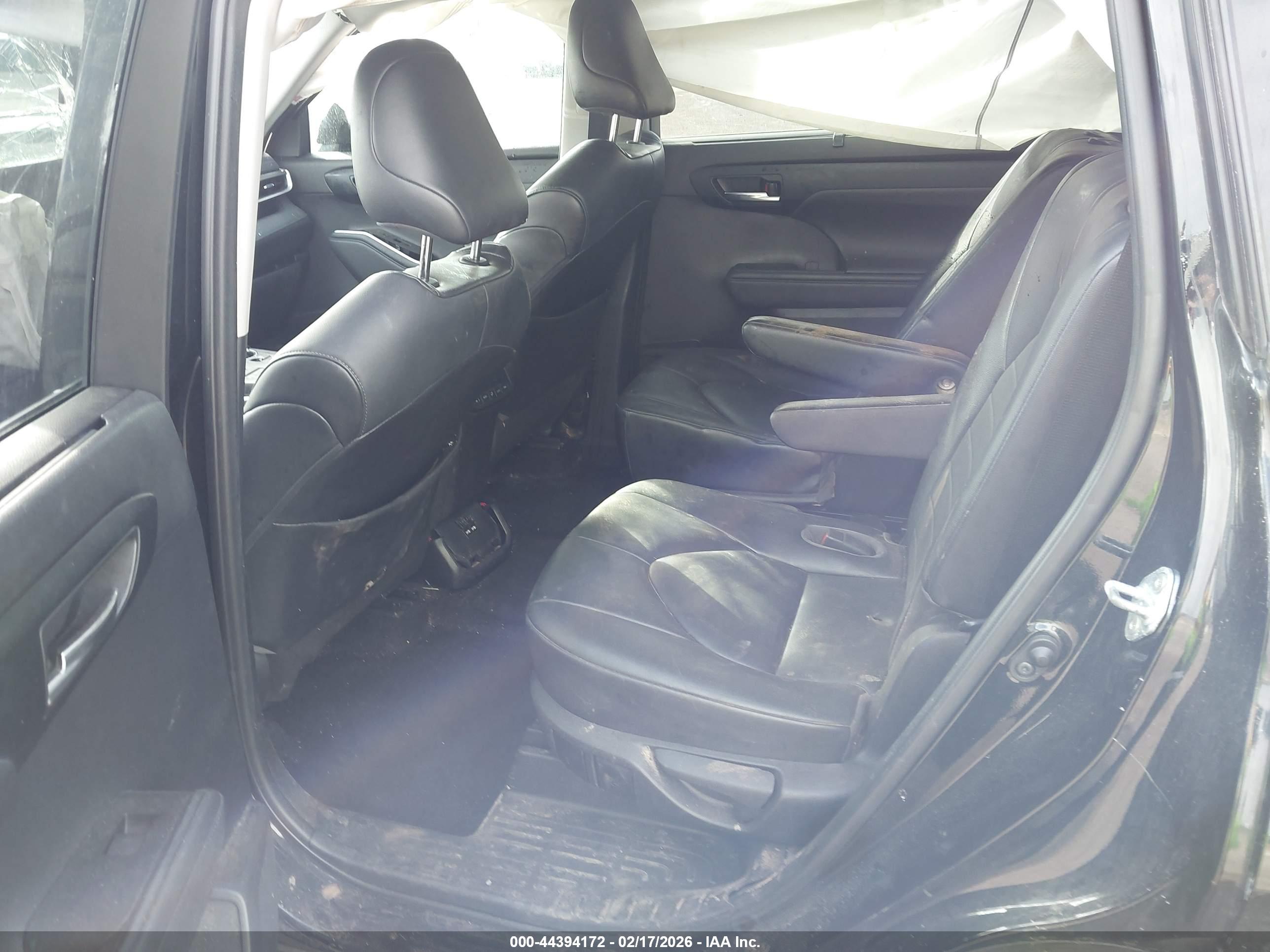 TOYOTA HIGHLANDER image 8