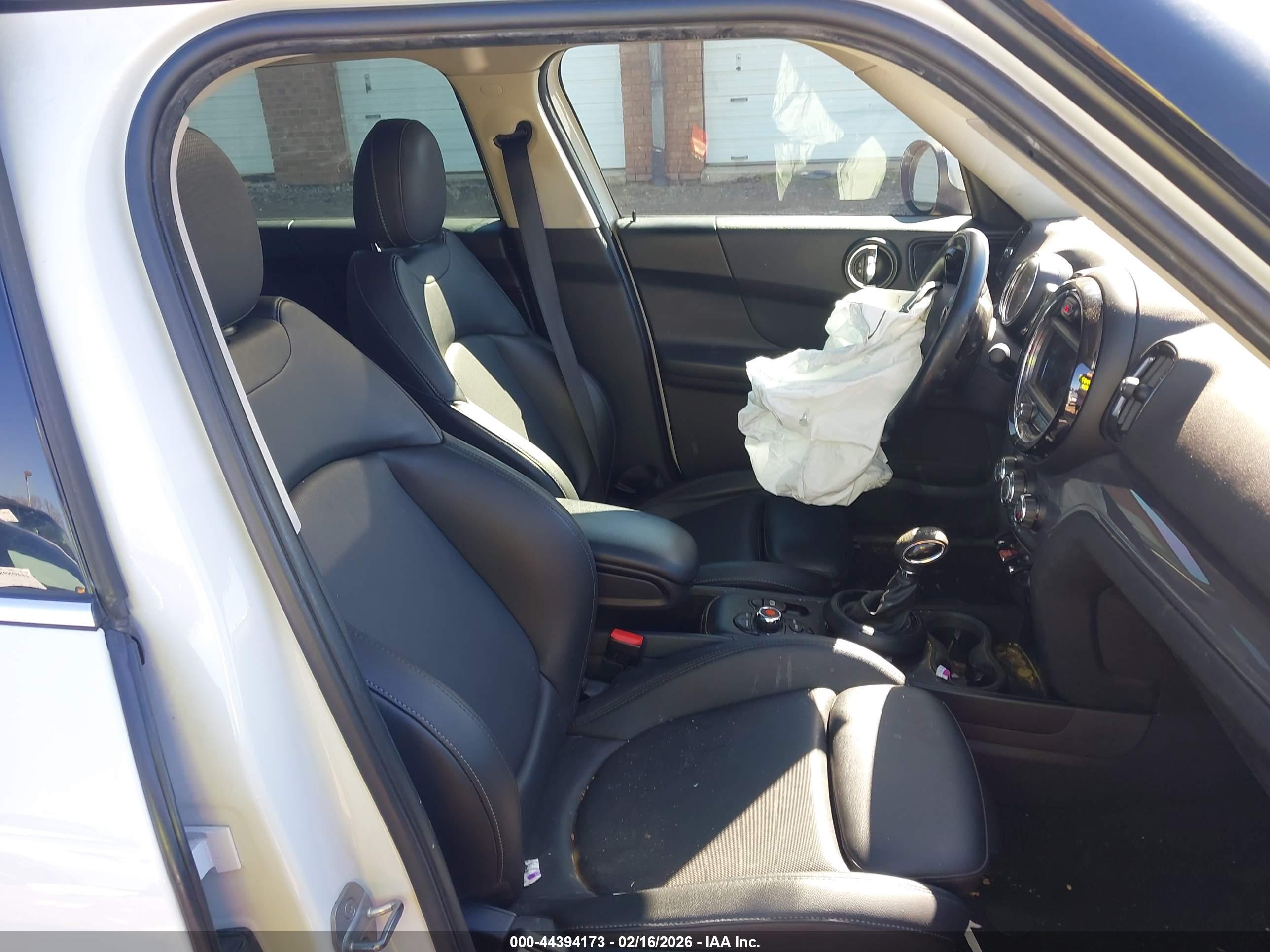 MINI COUNTRYMAN image 5