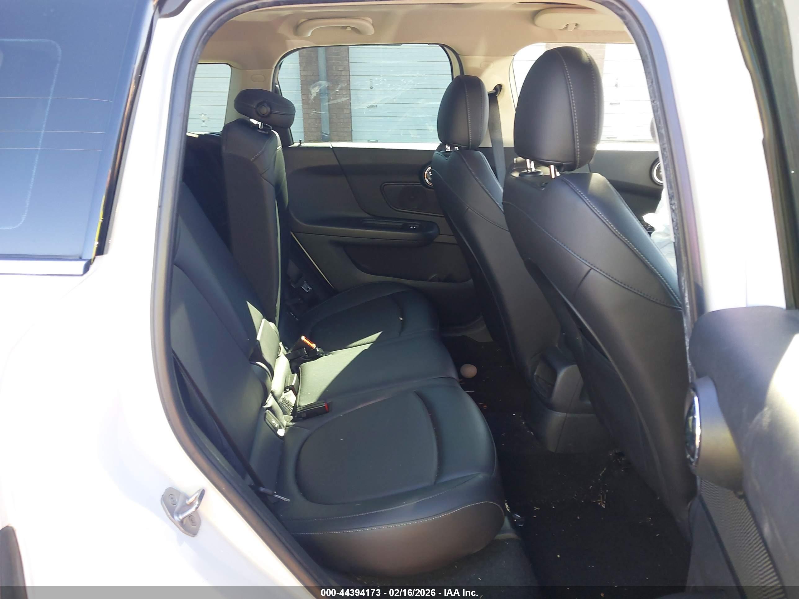 MINI COUNTRYMAN image 8