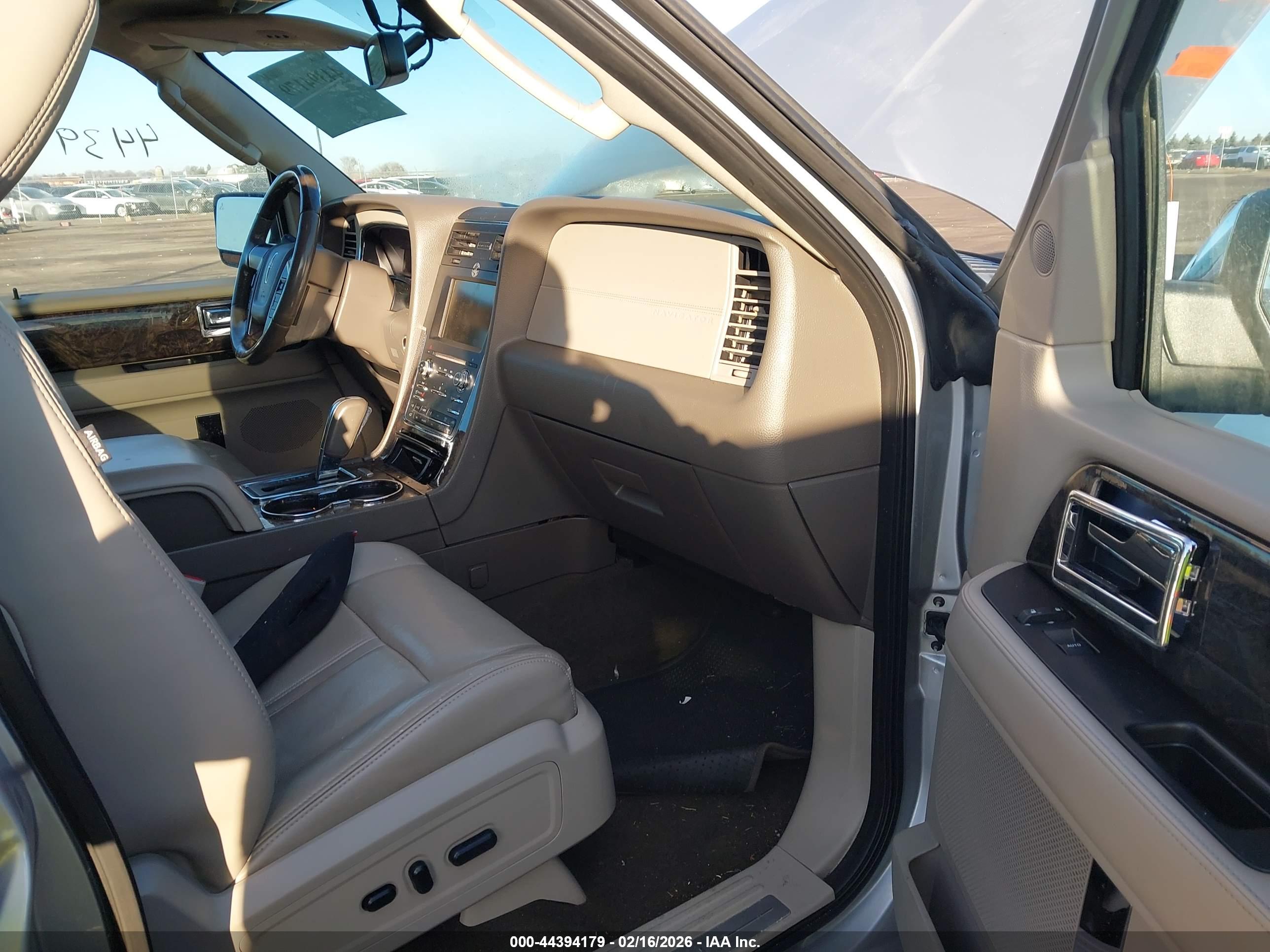 LINCOLN NAVIGATOR image 5