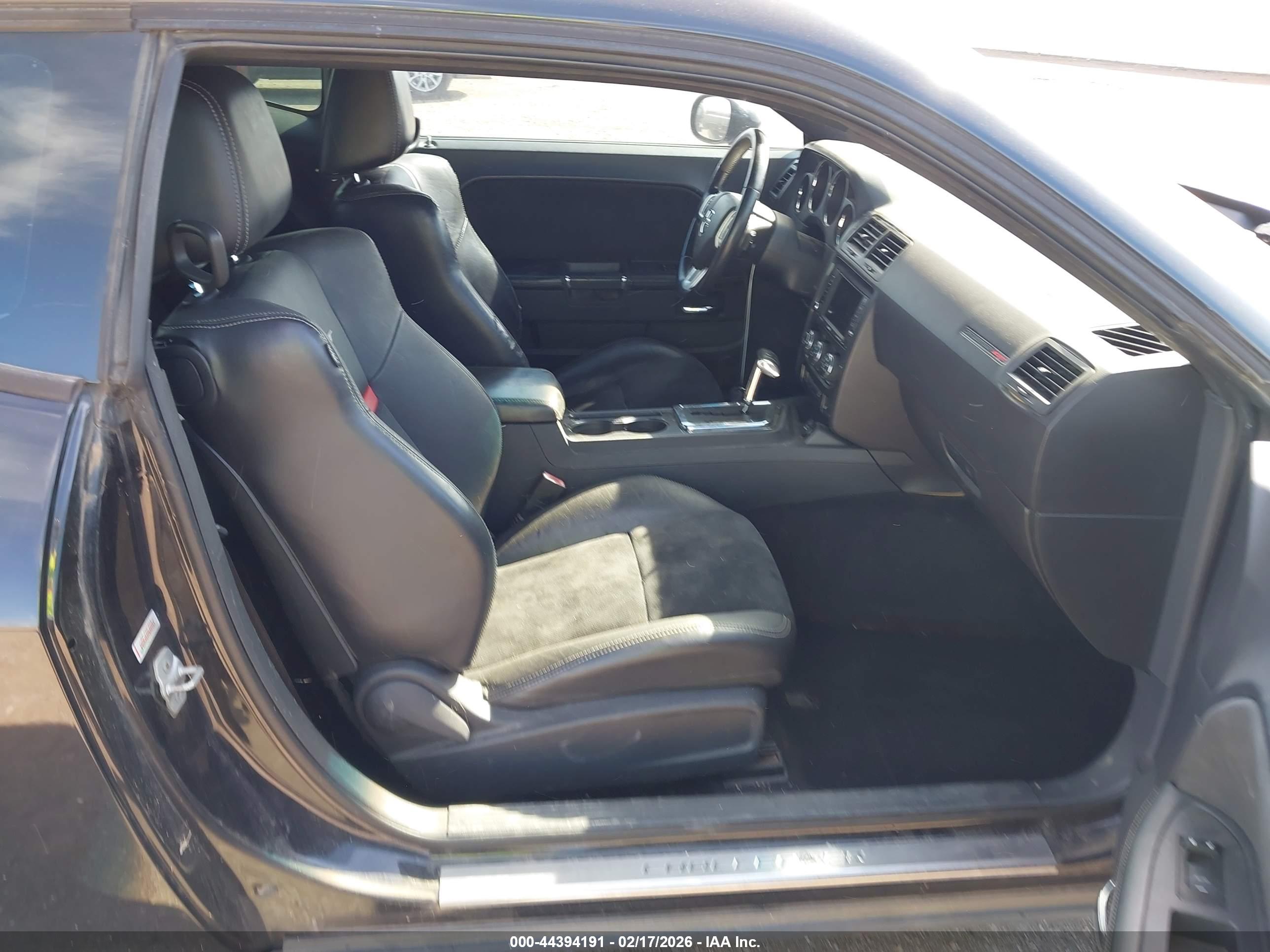 DODGE CHALLENGER image 5