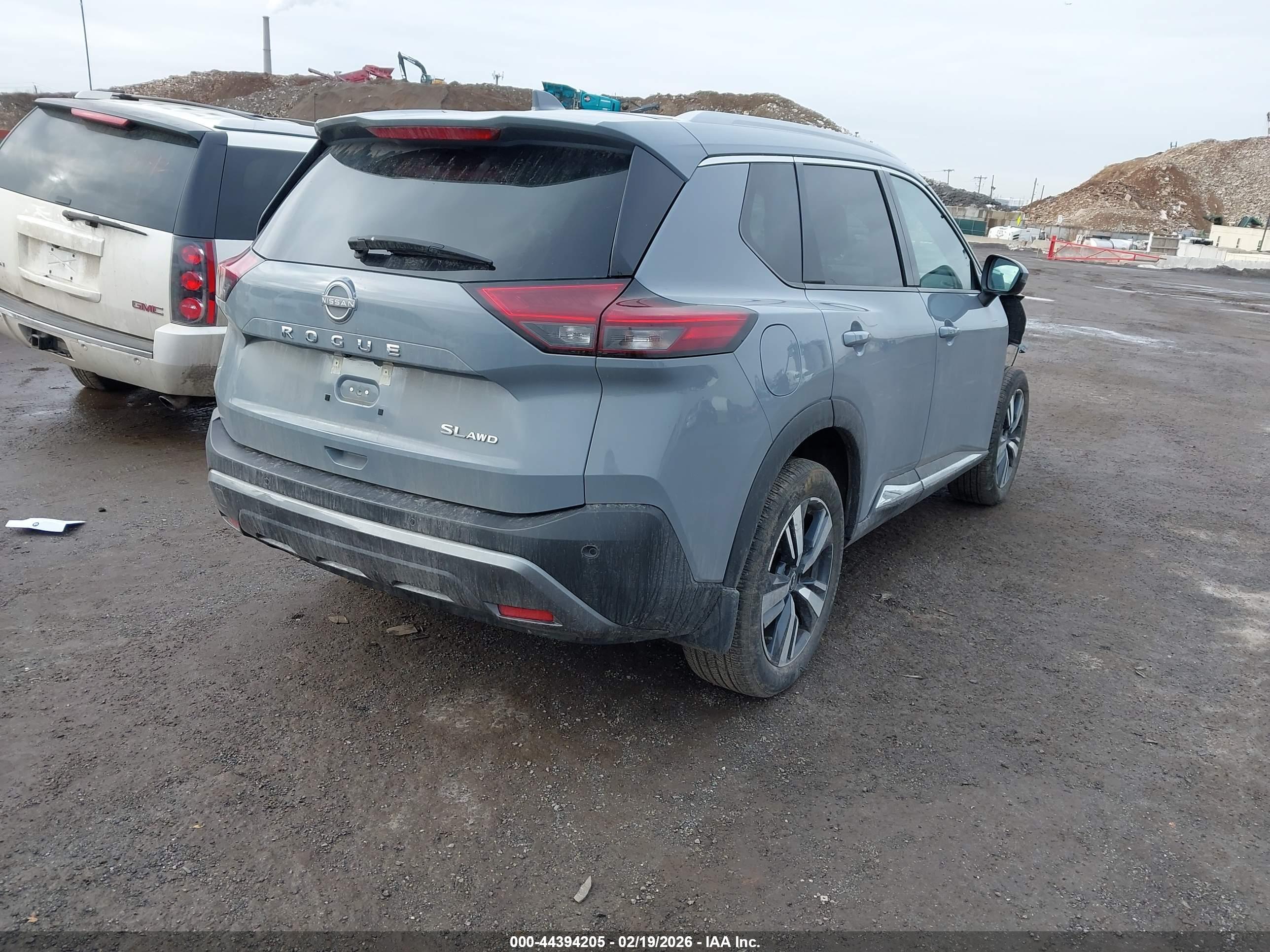 NISSAN ROGUE image 4