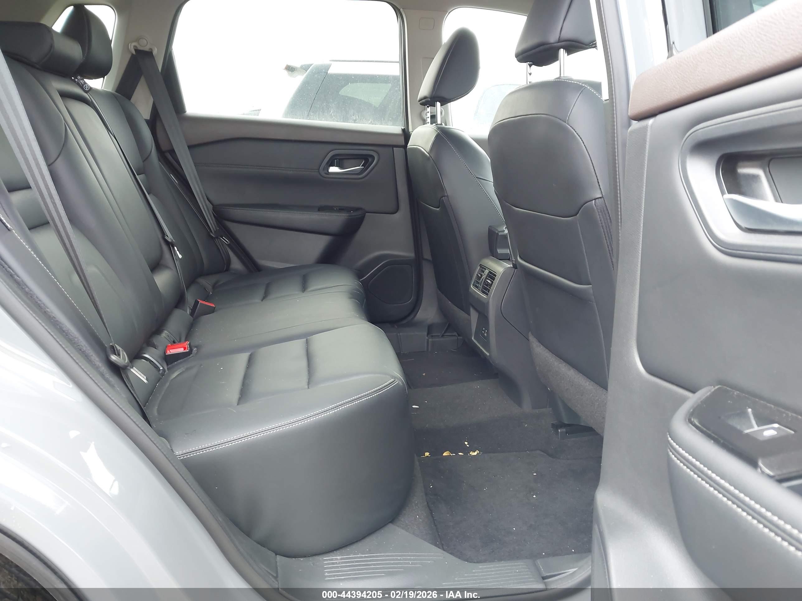 NISSAN ROGUE image 8