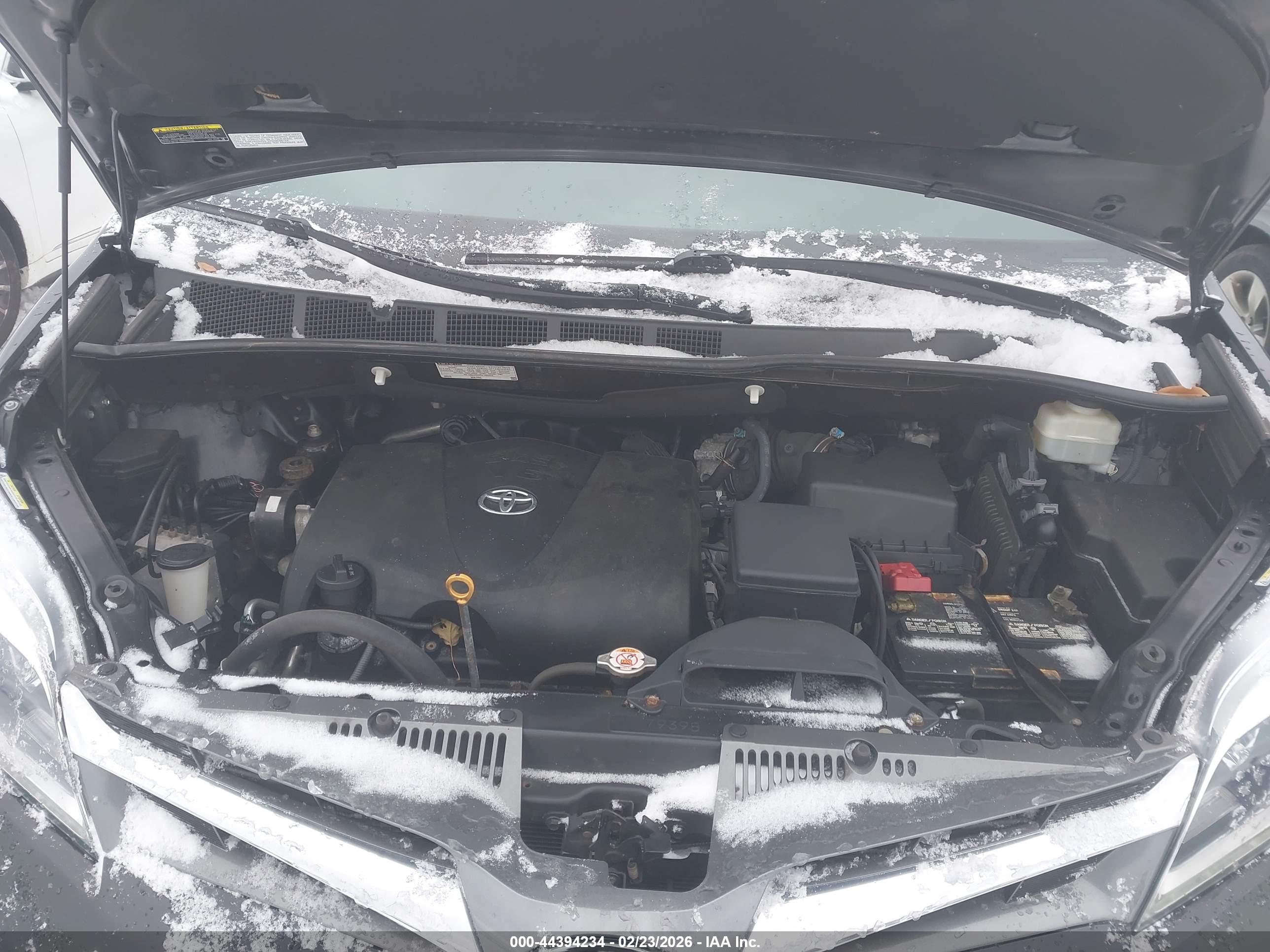 TOYOTA SIENNA image 10