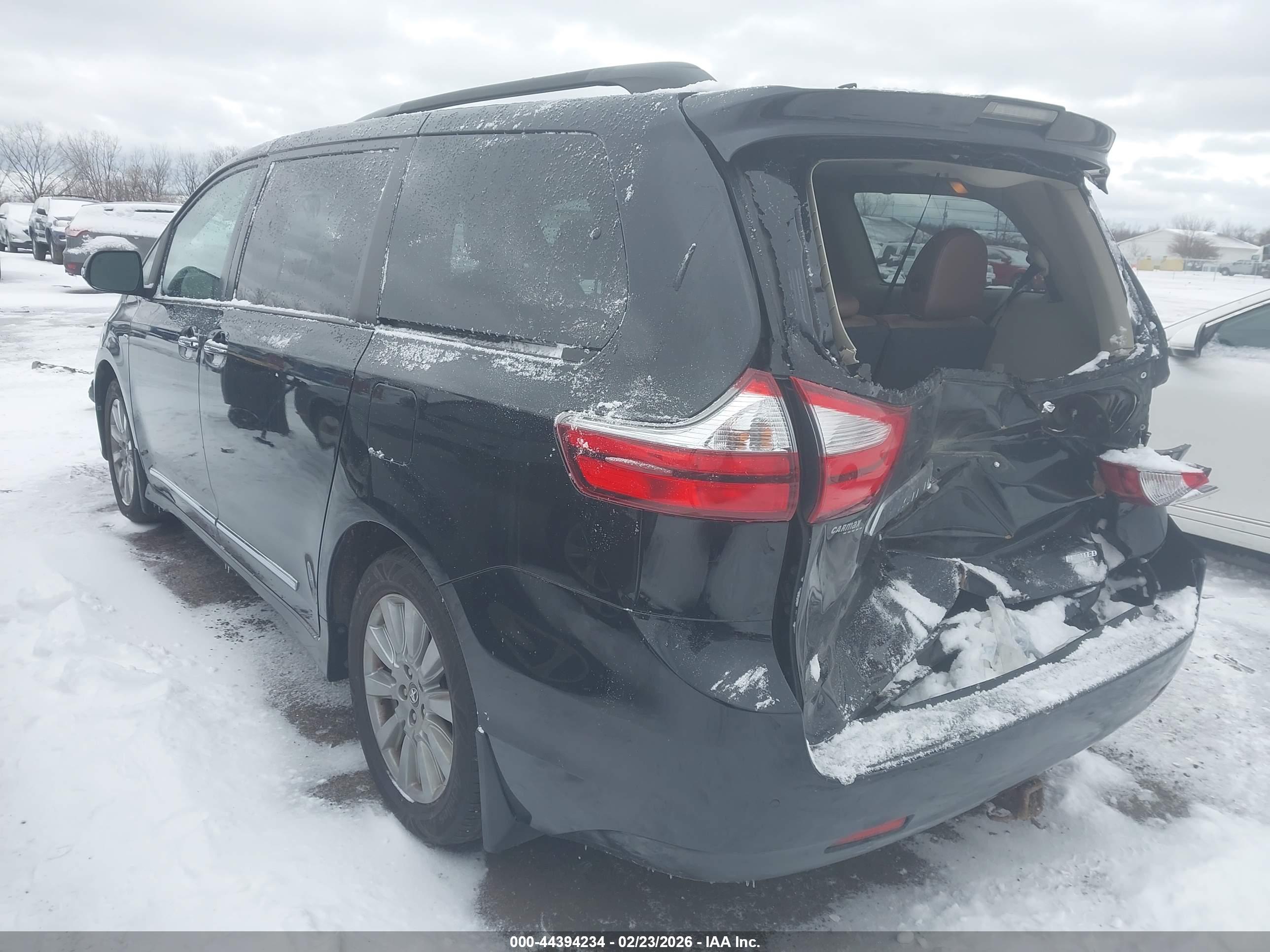 TOYOTA SIENNA image 3