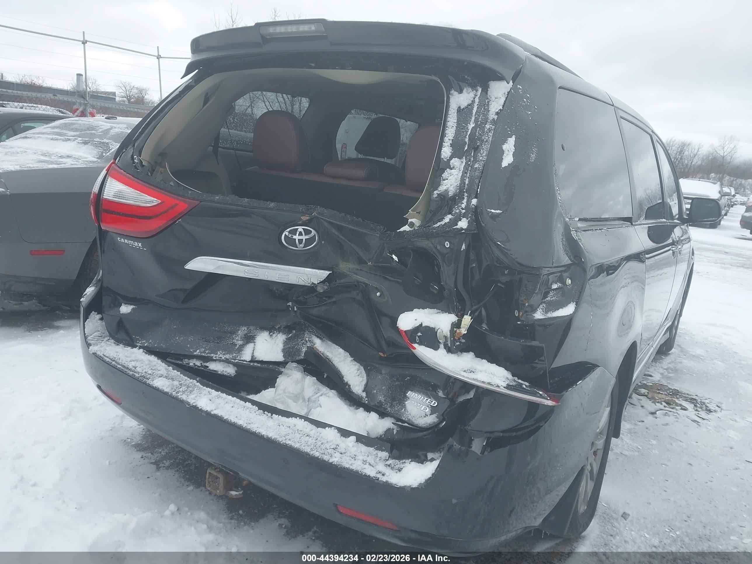 TOYOTA SIENNA image 6