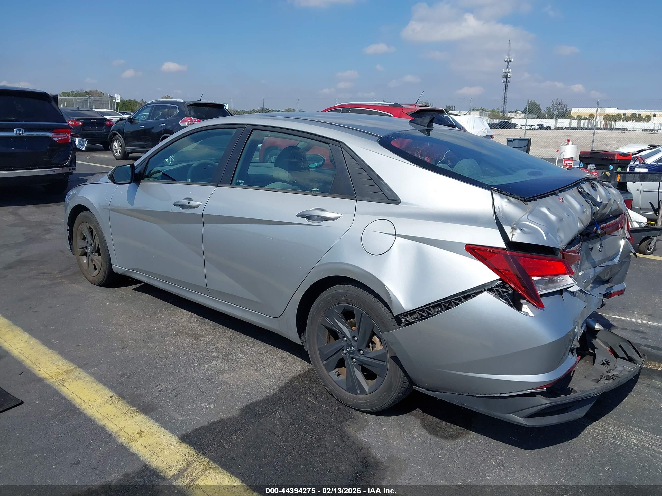 HYUNDAI ELANTRA image 3