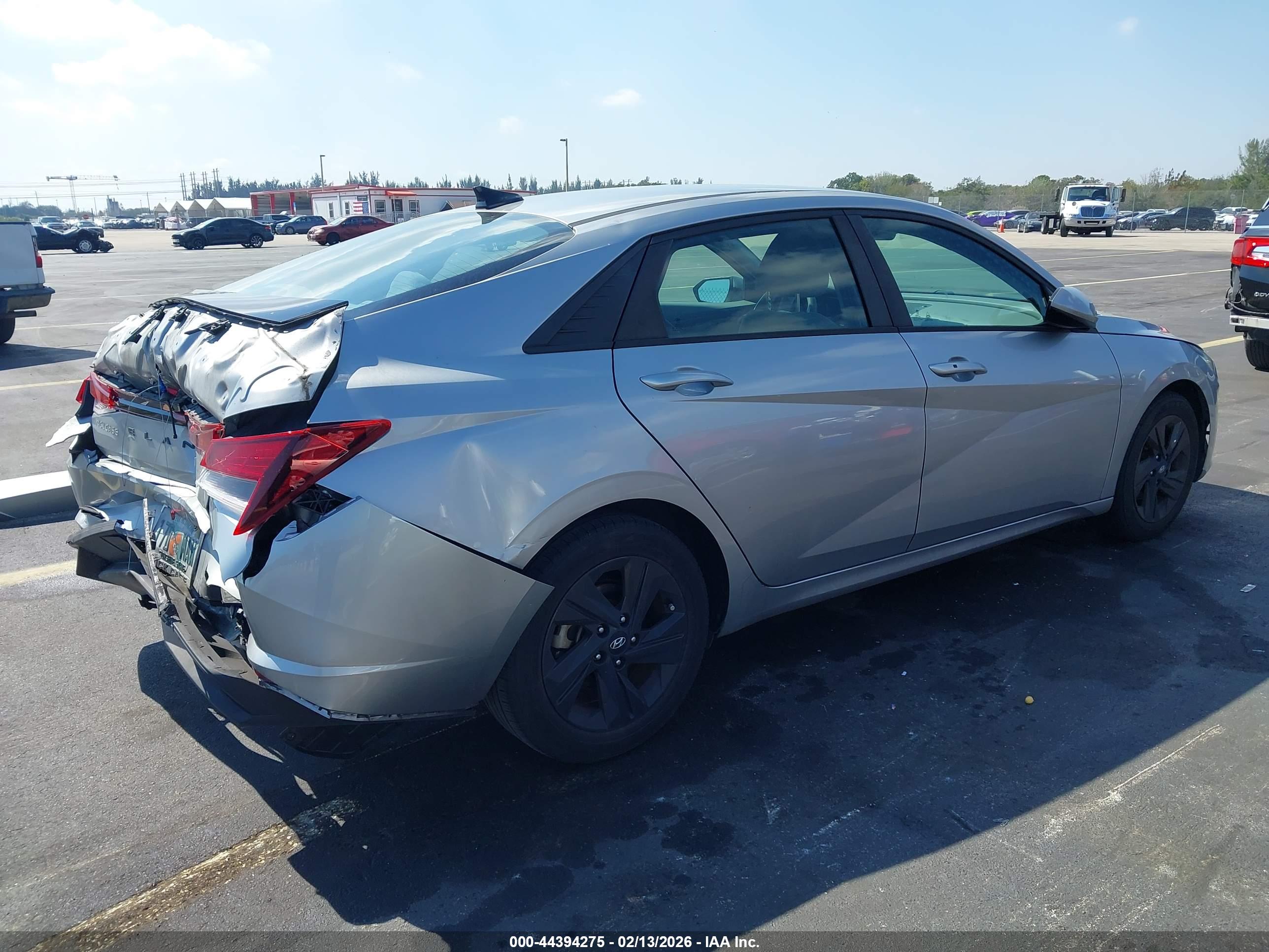 HYUNDAI ELANTRA image 4