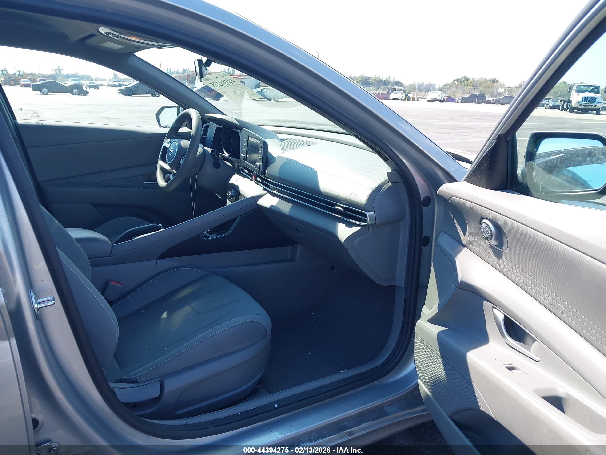 HYUNDAI ELANTRA image 5
