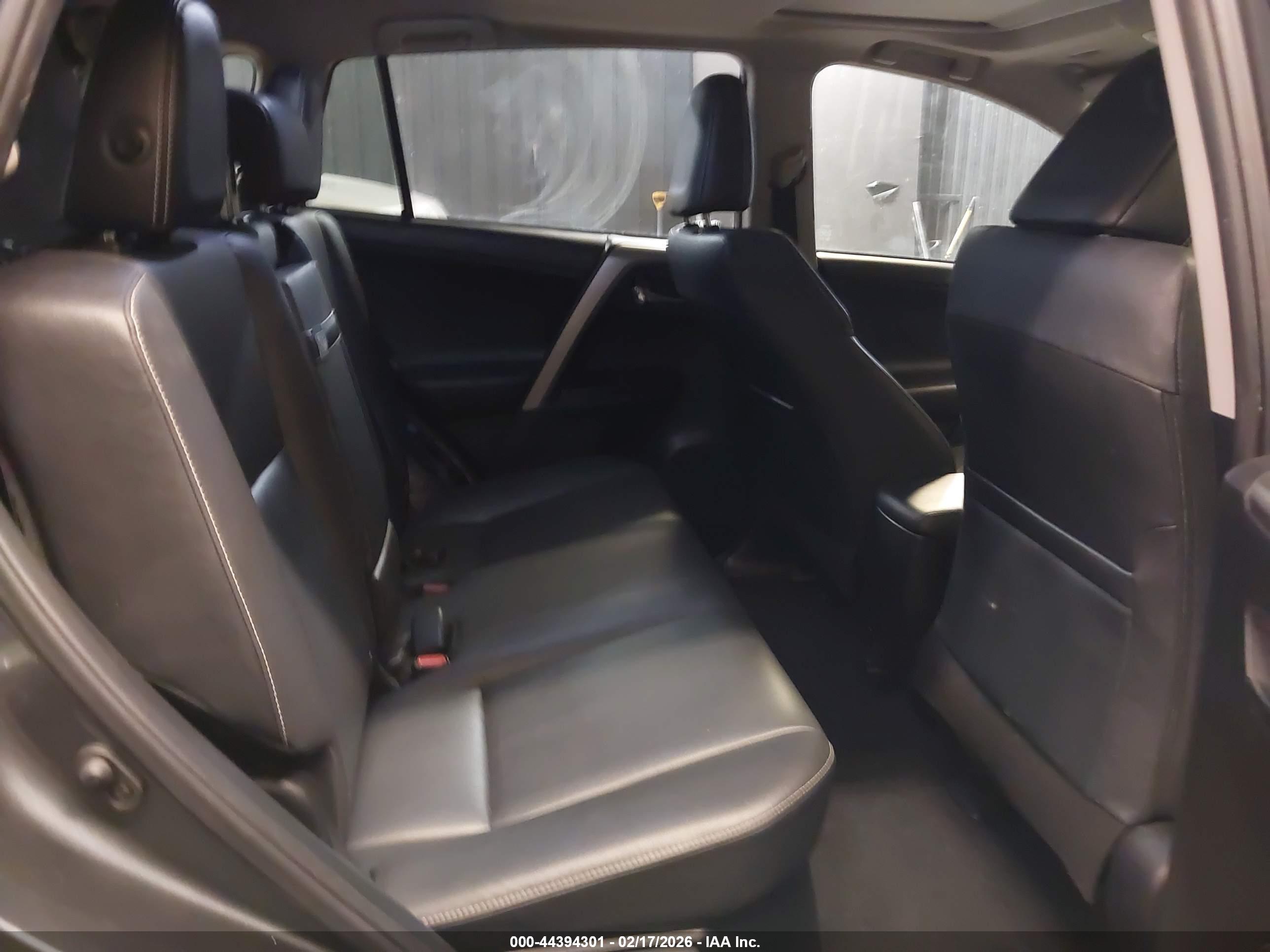 TOYOTA RAV4 image 8