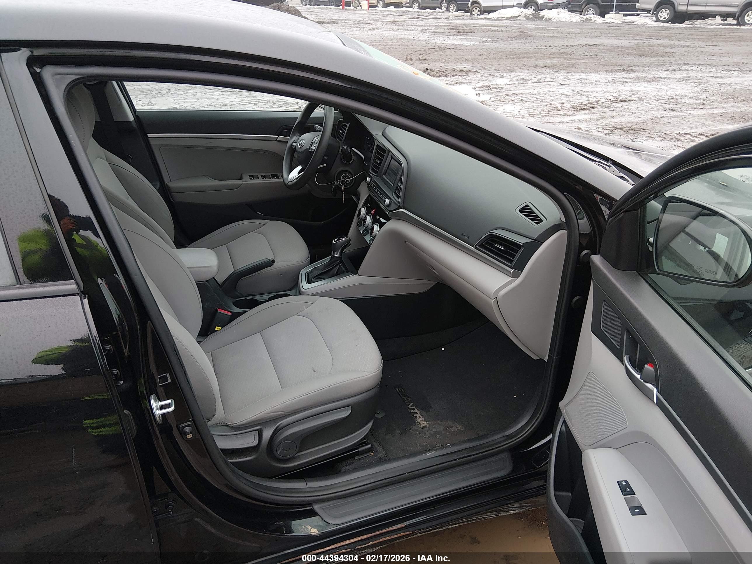 HYUNDAI ELANTRA image 5