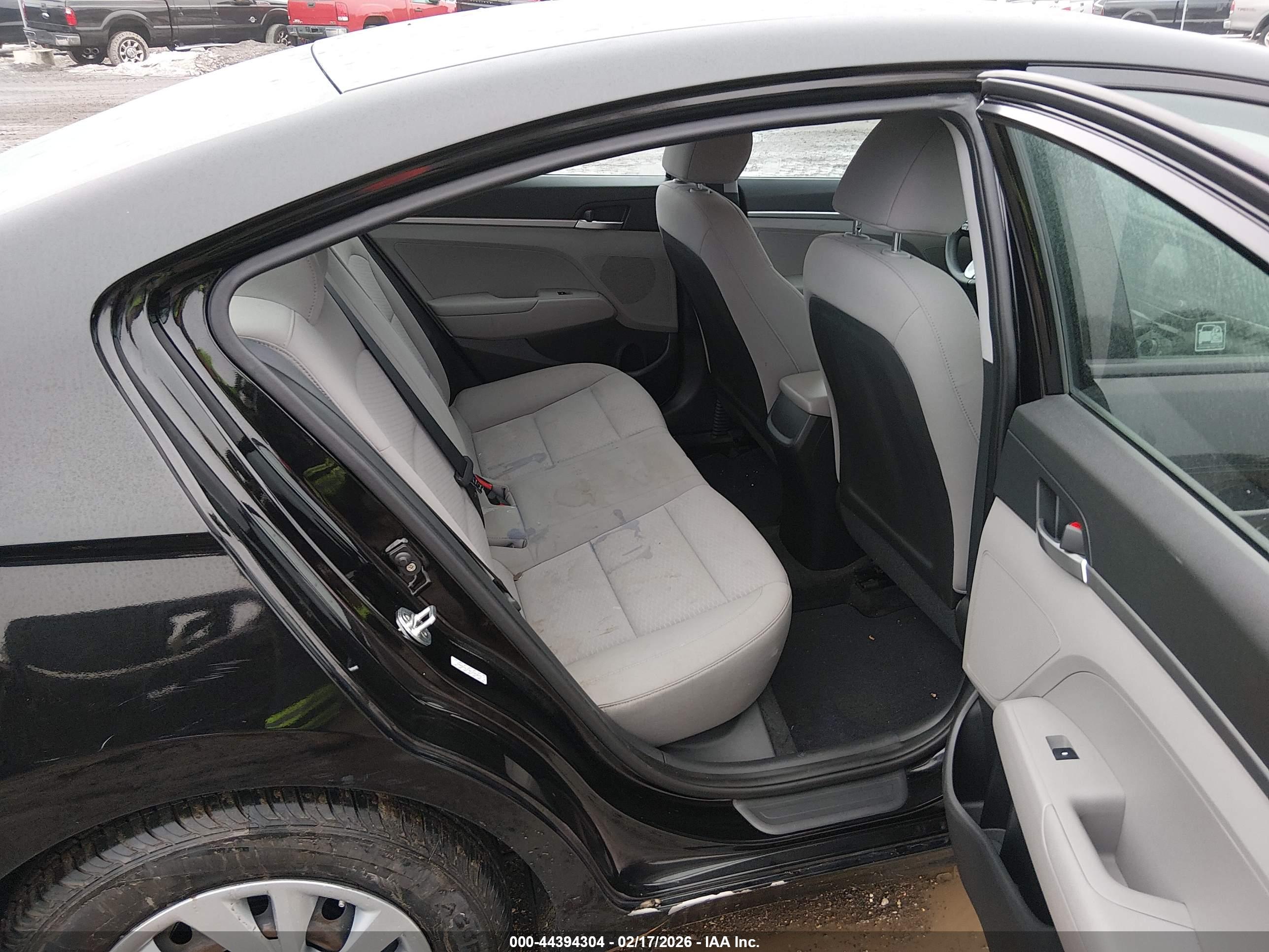 HYUNDAI ELANTRA image 8