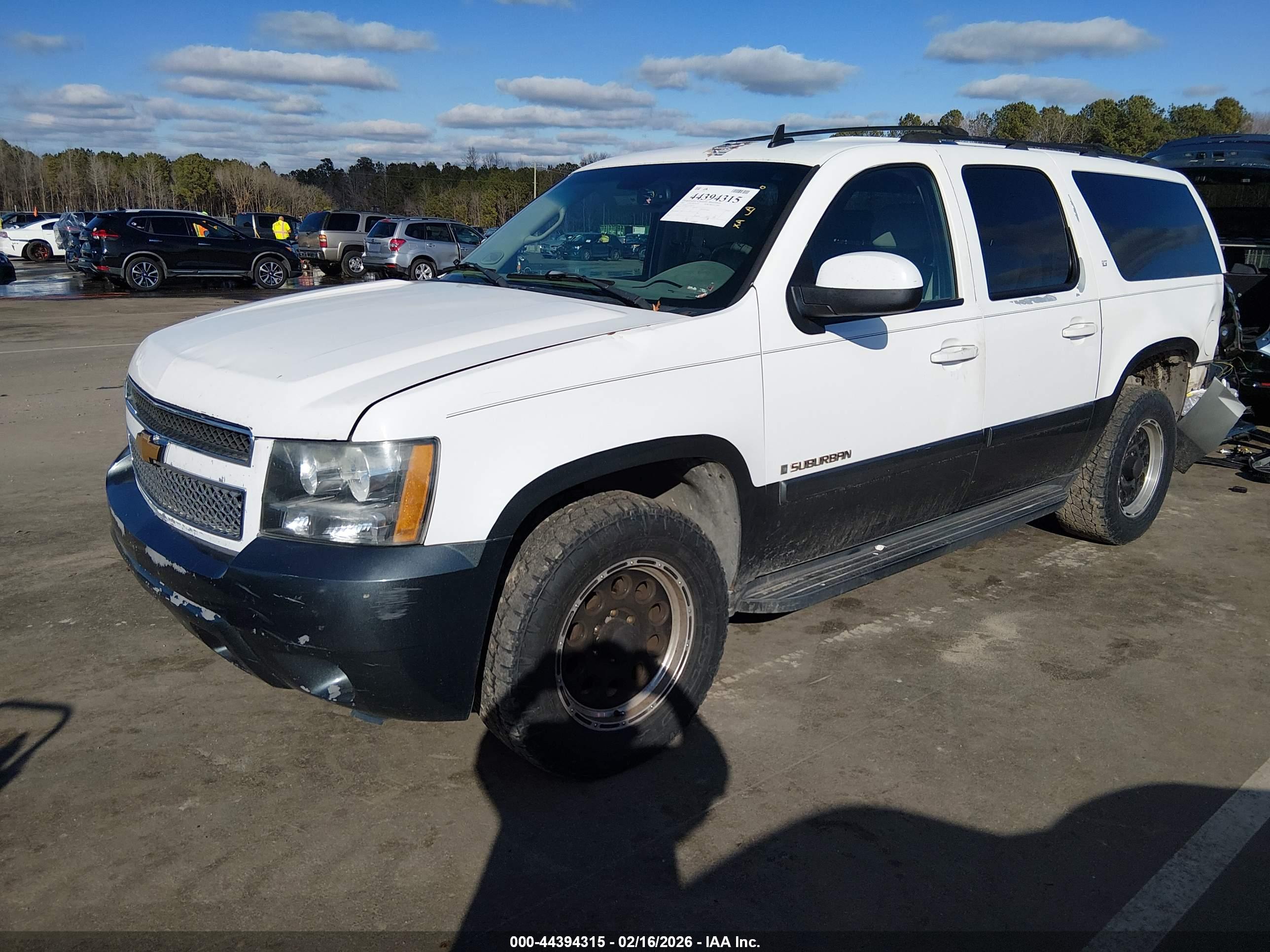 CHEVROLET SUBURBAN image 2