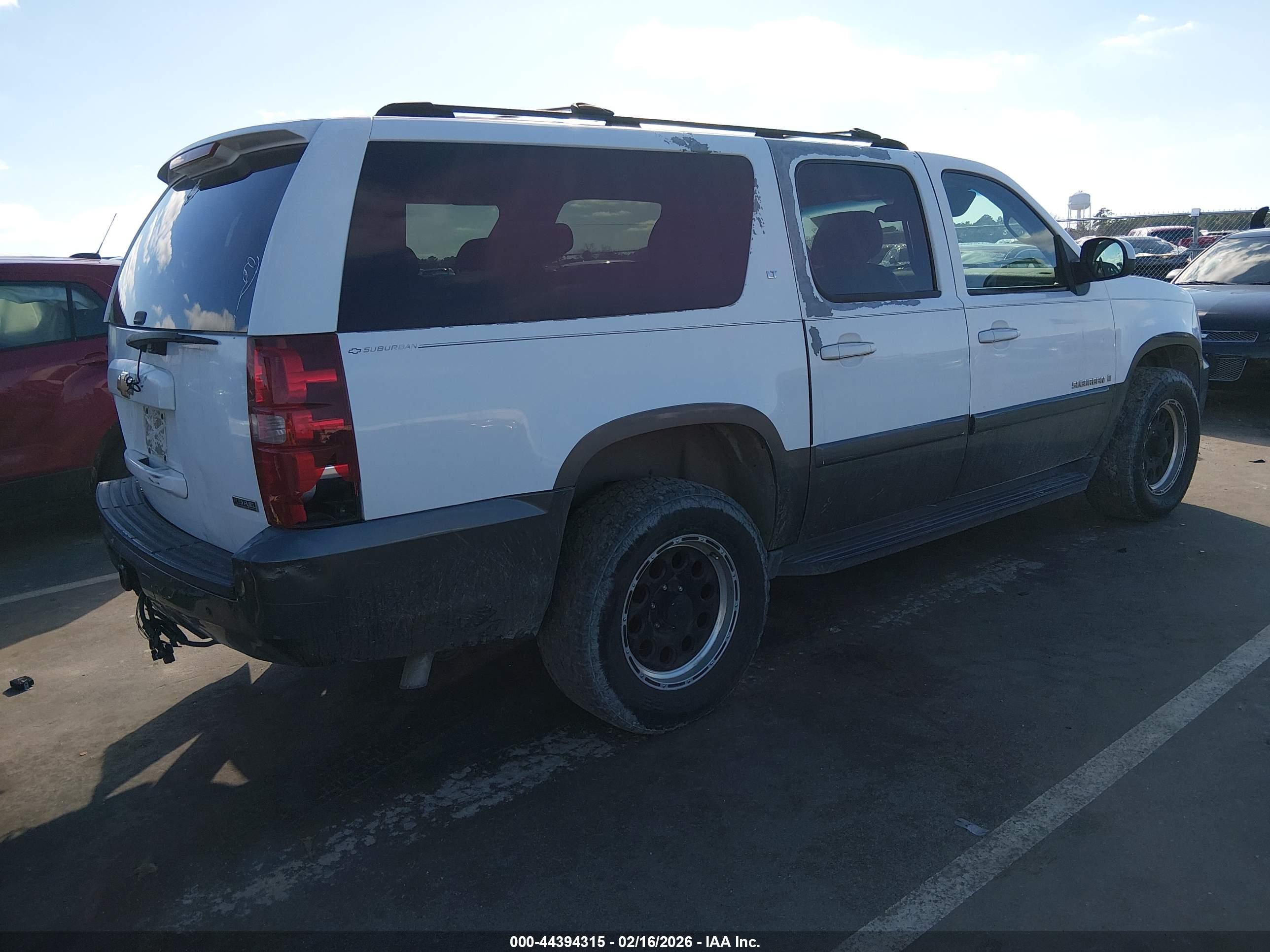 CHEVROLET SUBURBAN image 4