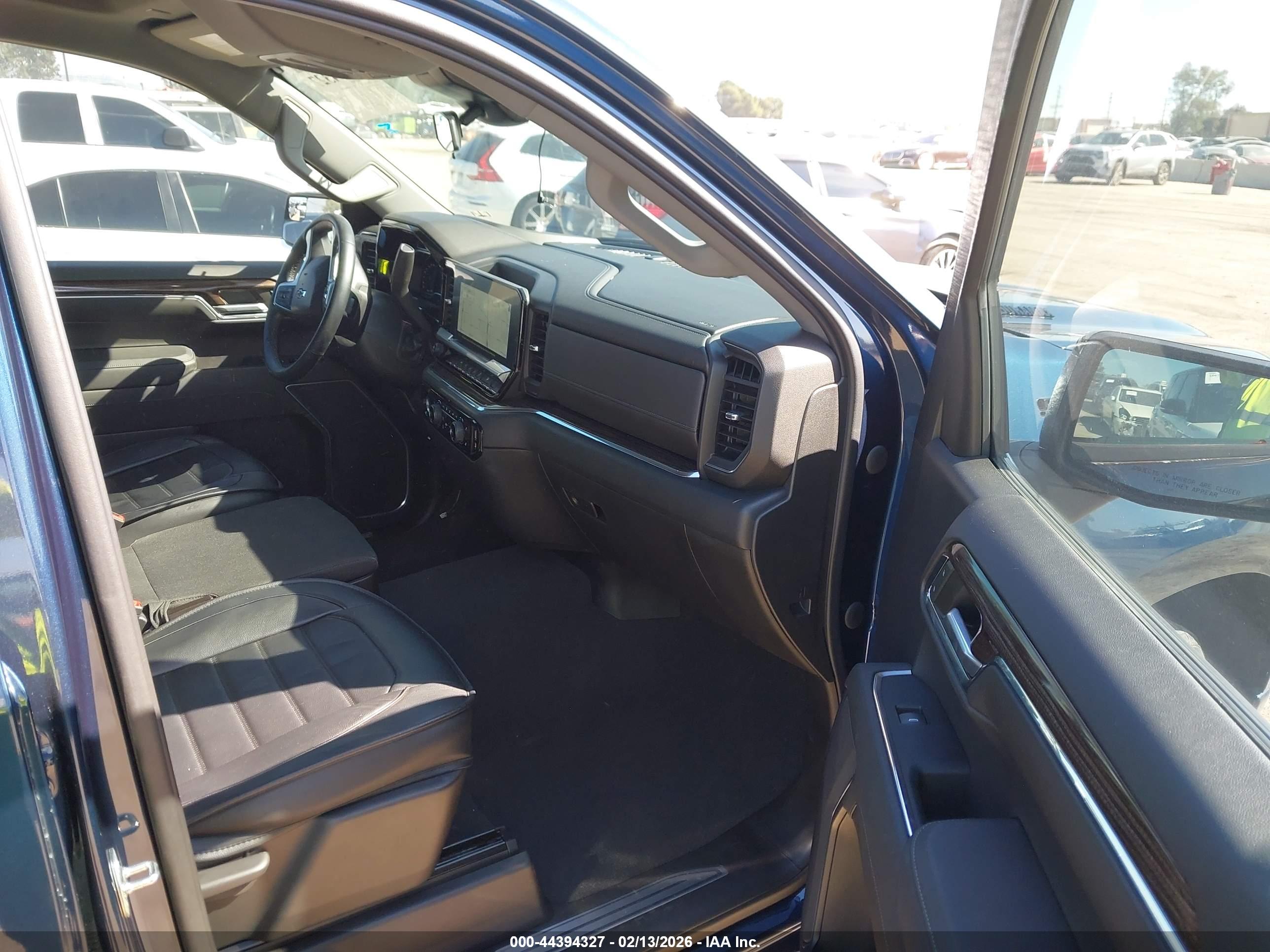 CHEVROLET SILVERADO image 5