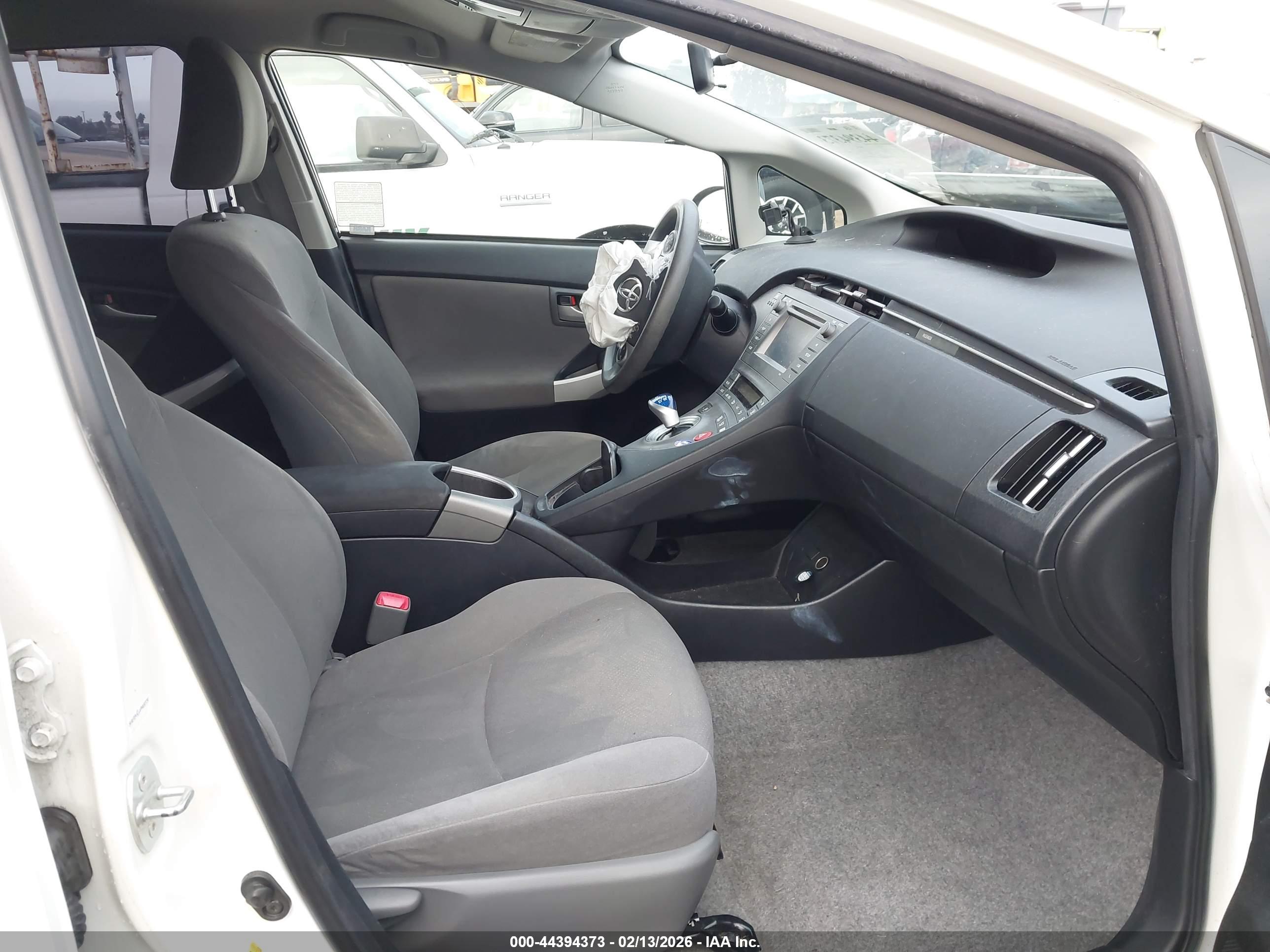 TOYOTA PRIUS image 5