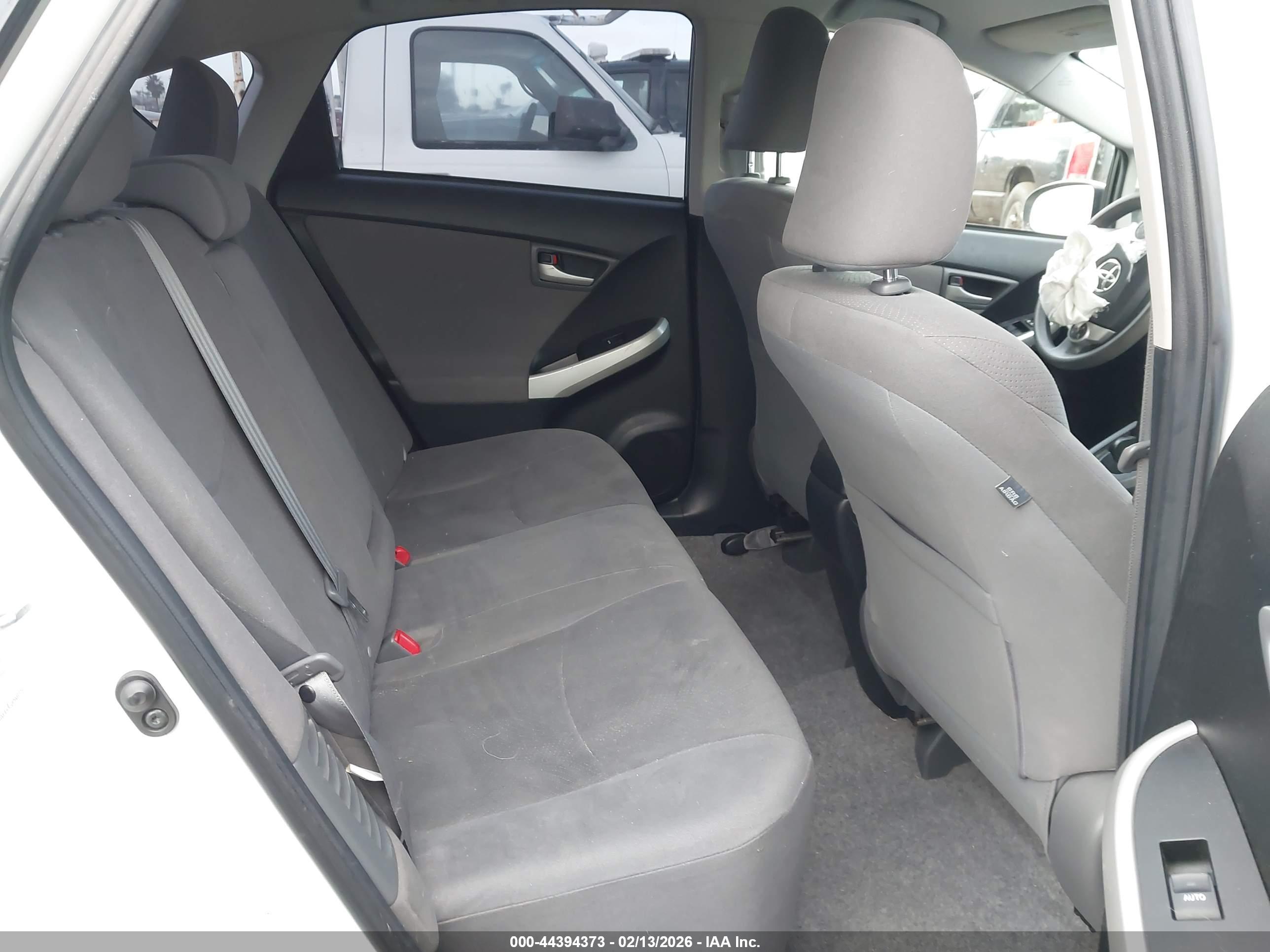 TOYOTA PRIUS image 8
