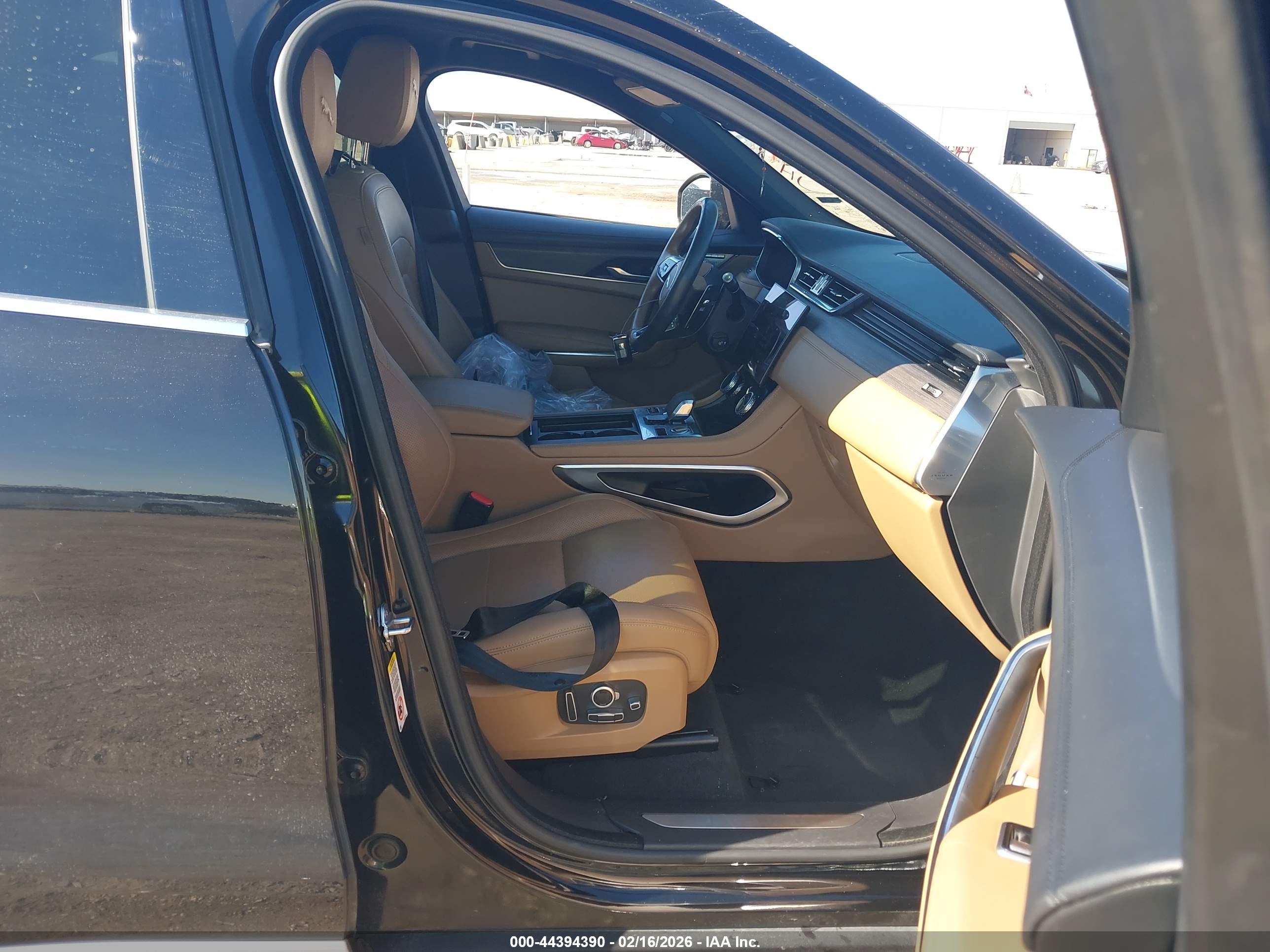 JAGUAR F-PACE image 5
