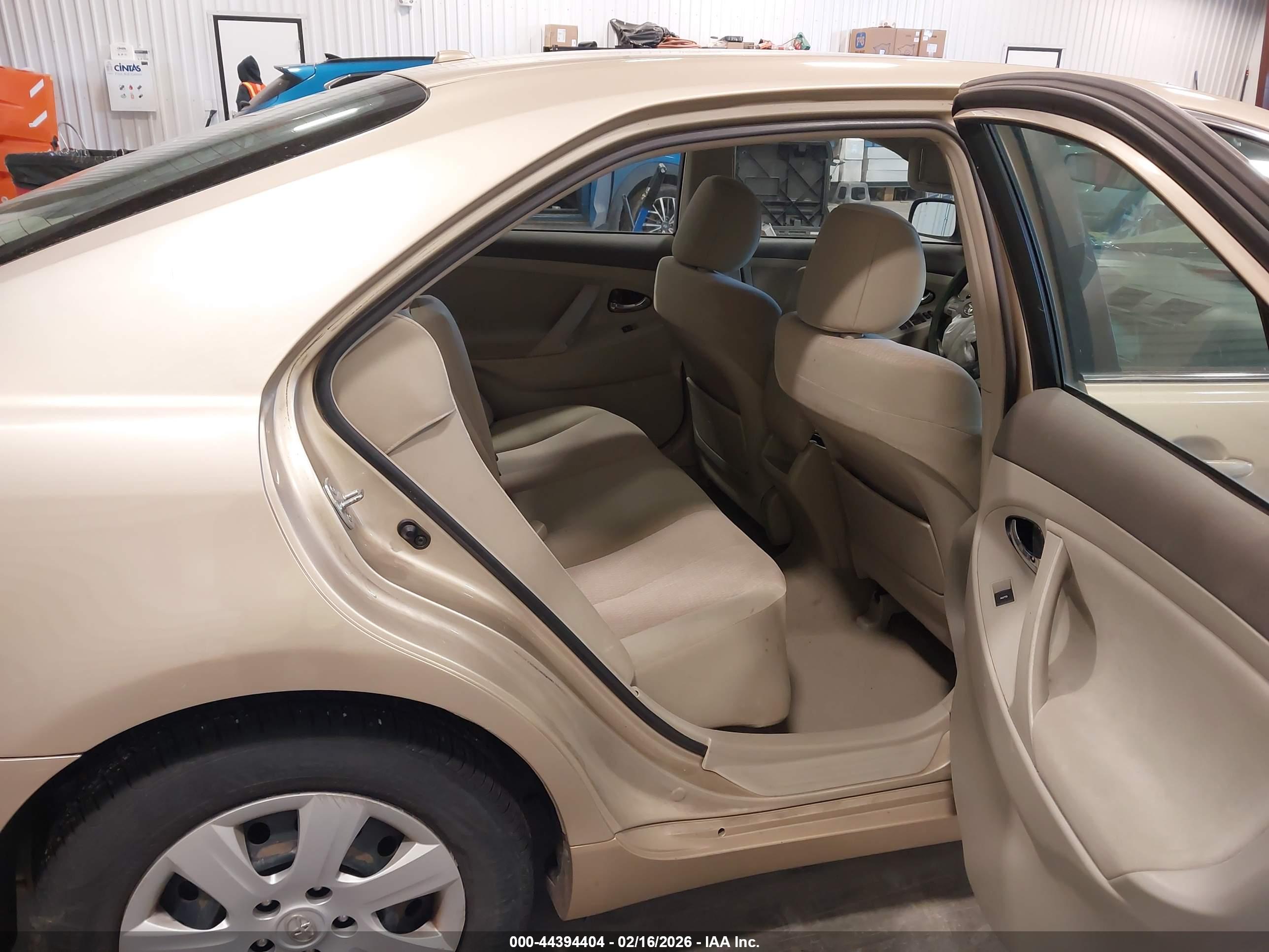 TOYOTA CAMRY image 8