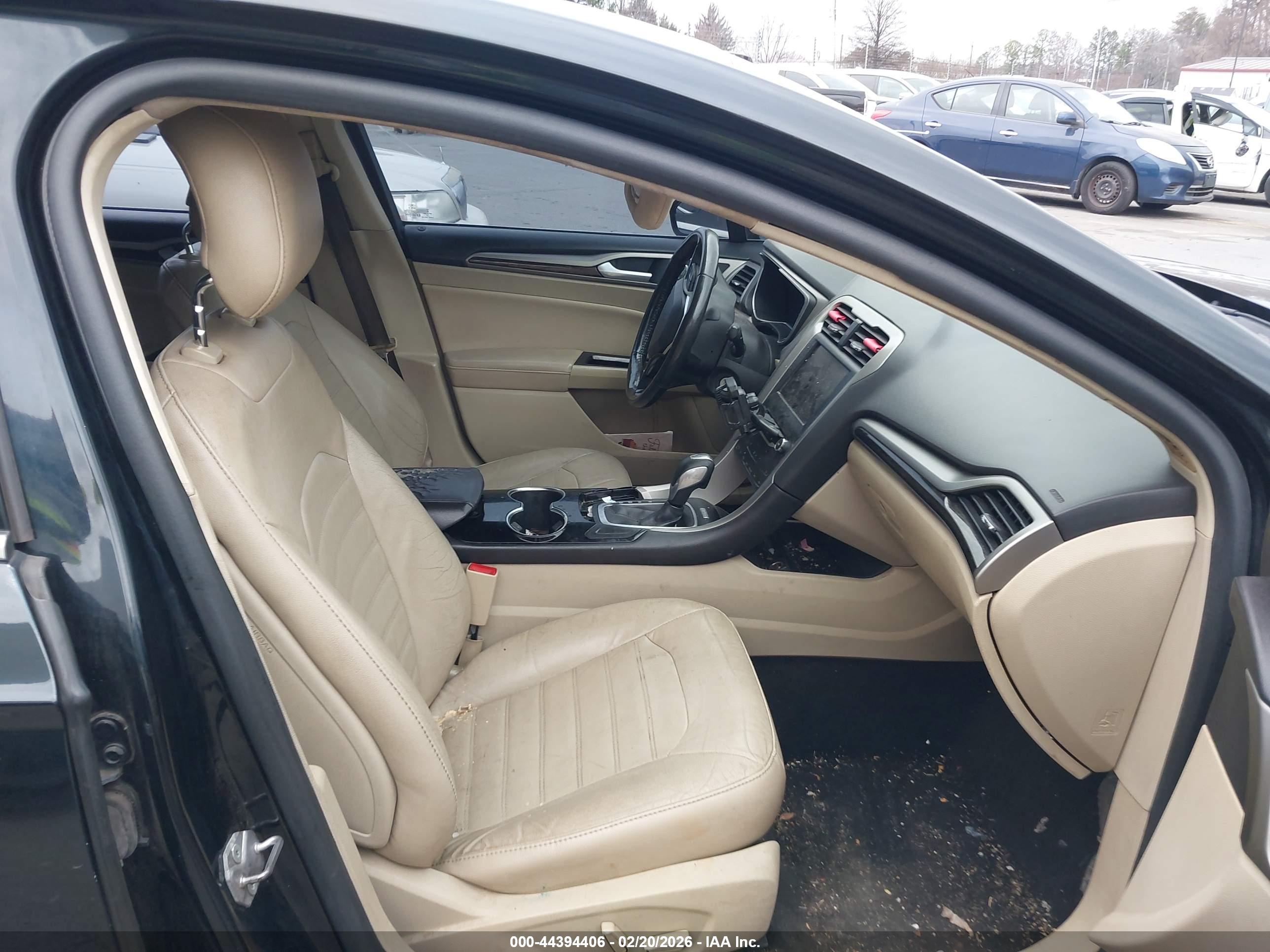 FORD FUSION image 5