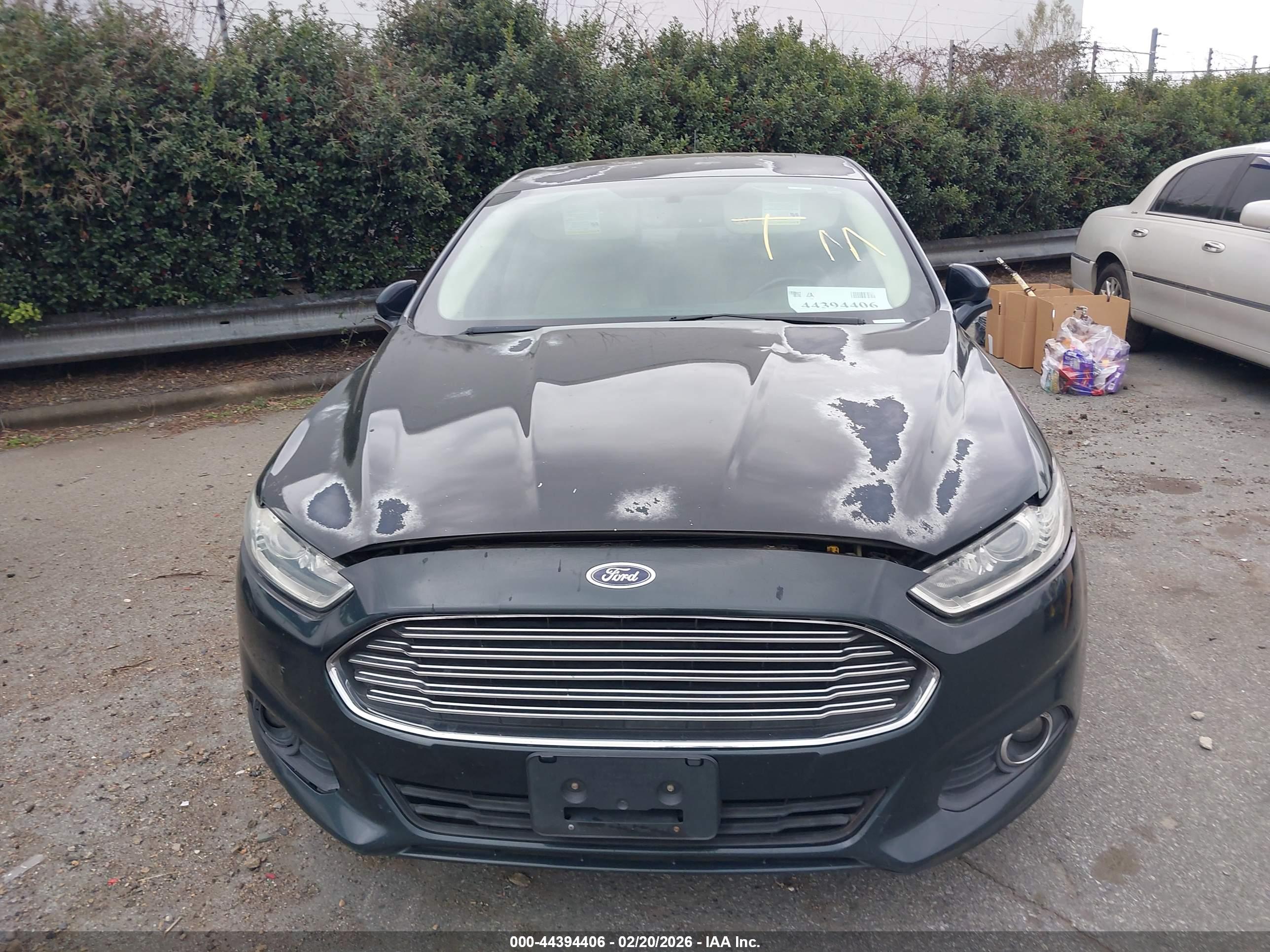 FORD FUSION image 6