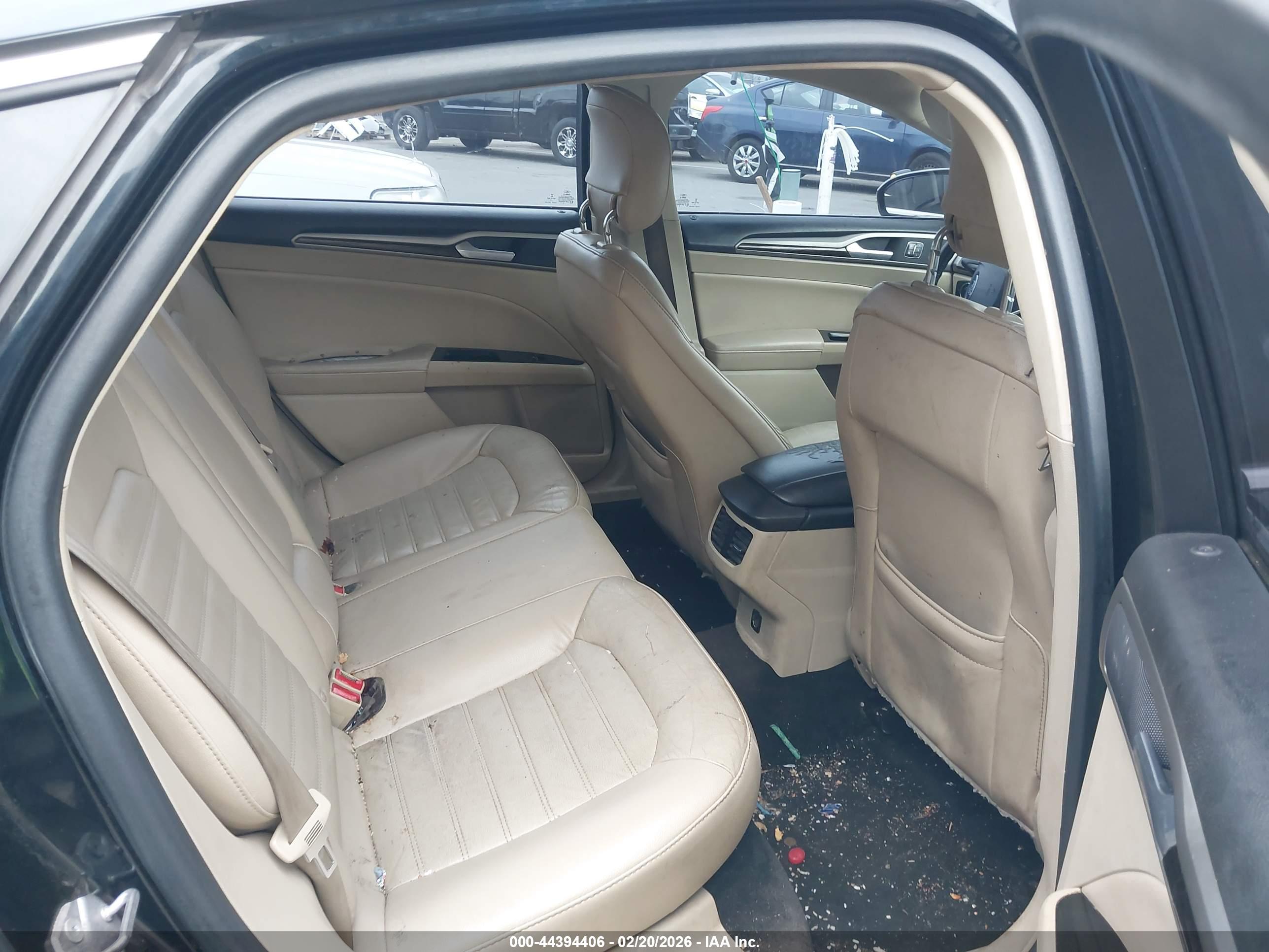 FORD FUSION image 8