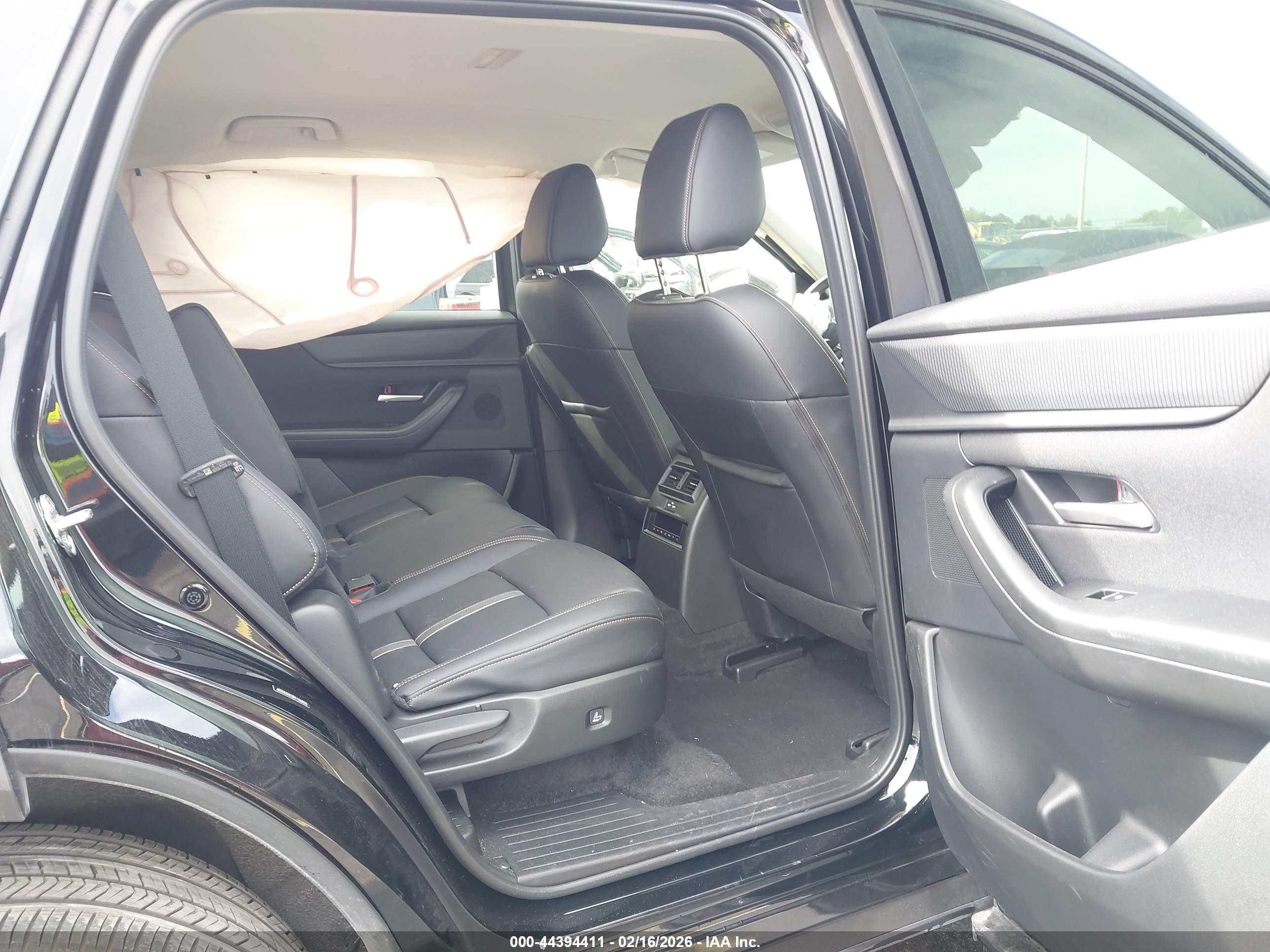MAZDA CX-90 image 8