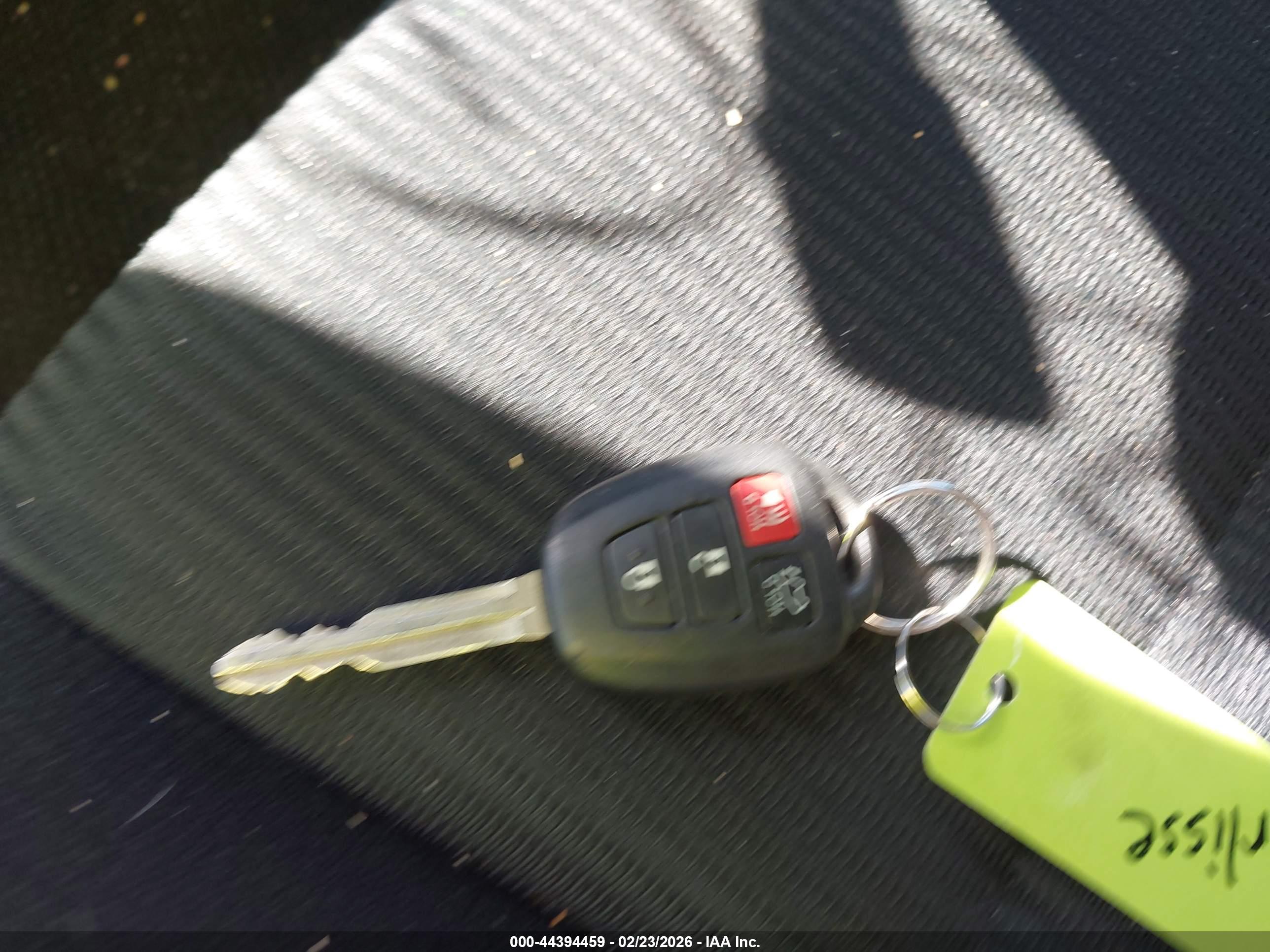 TOYOTA RAV4 image 11