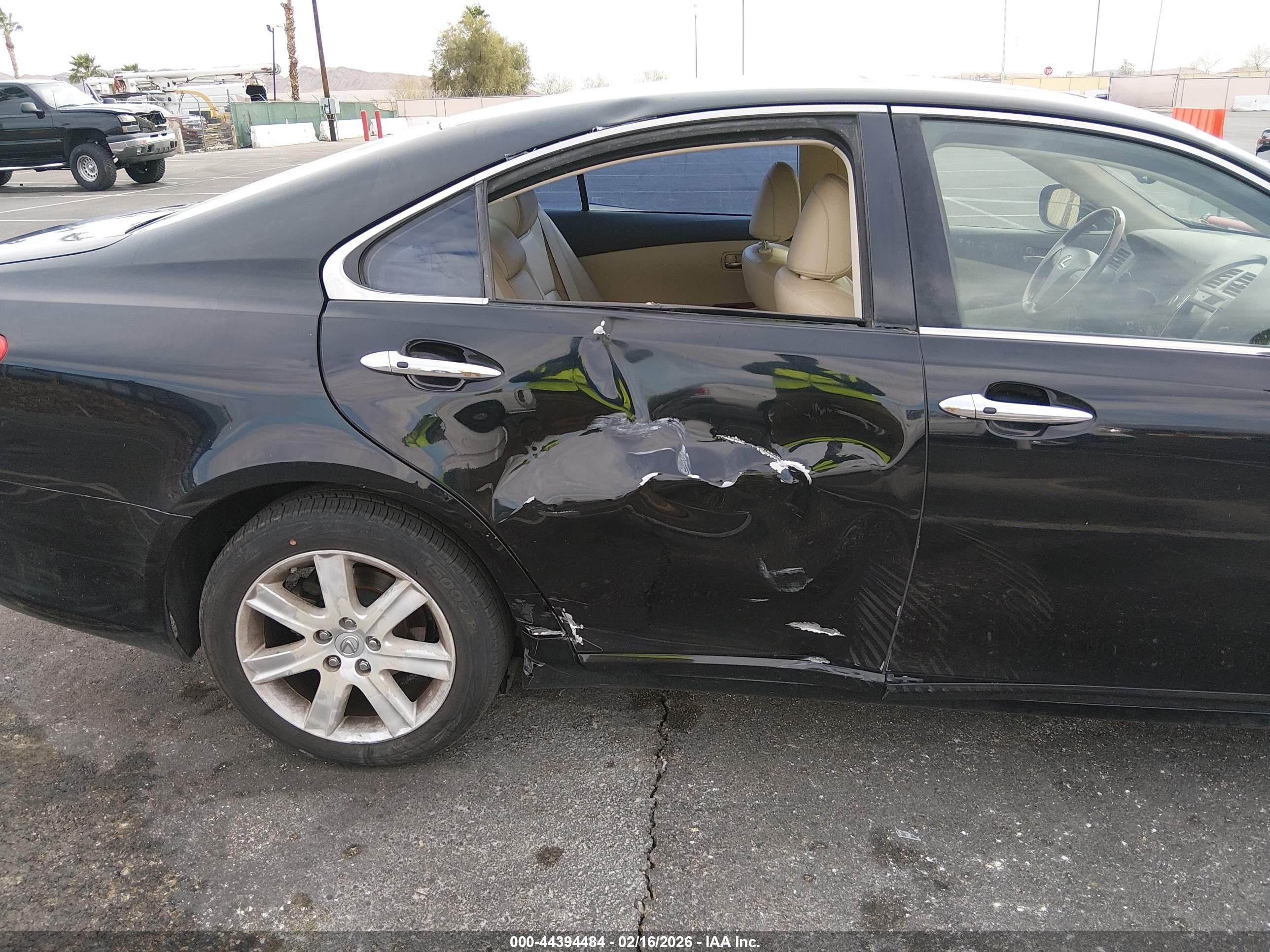 LEXUS ES image 6