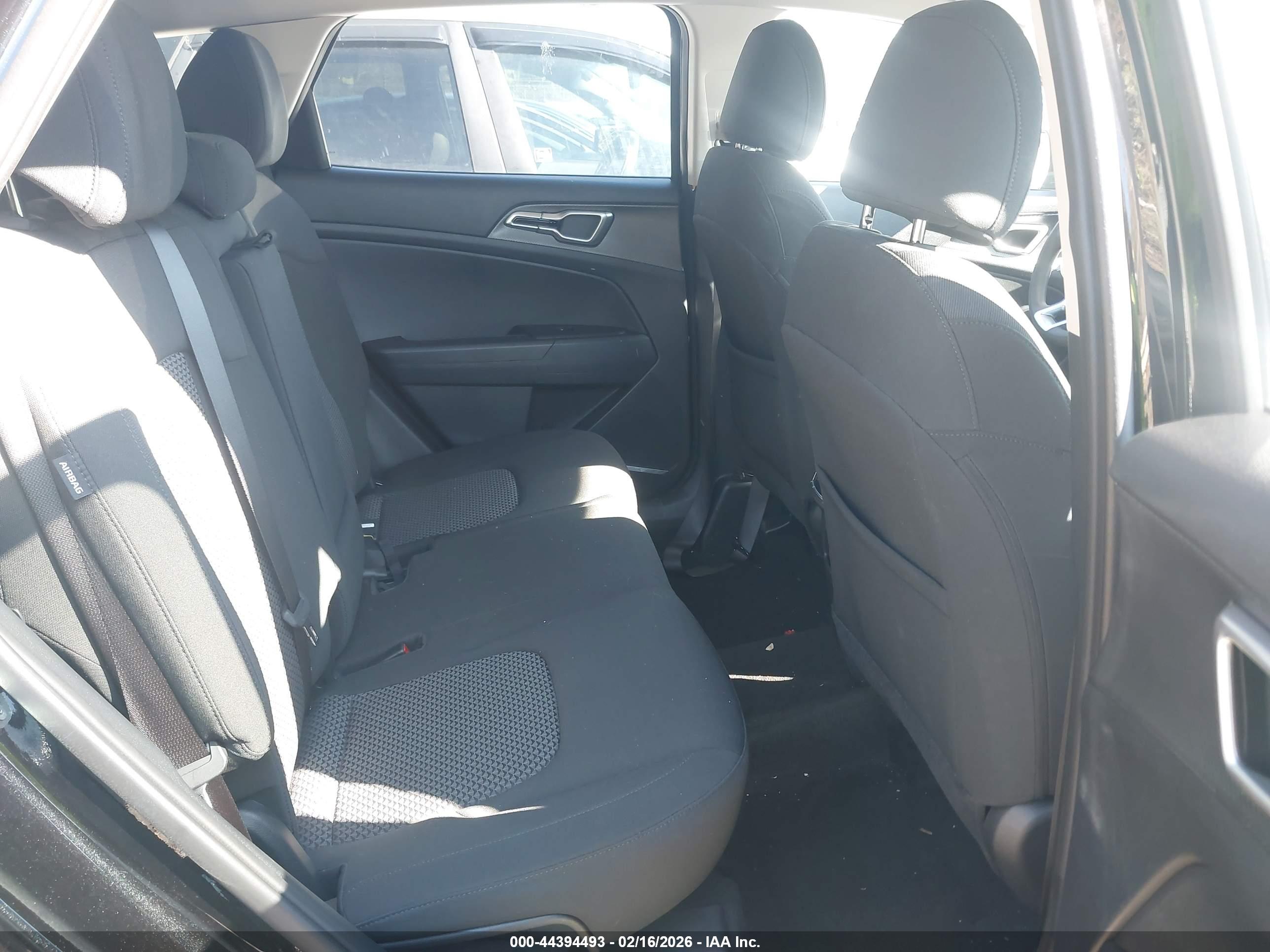 KIA SPORTAGE image 8