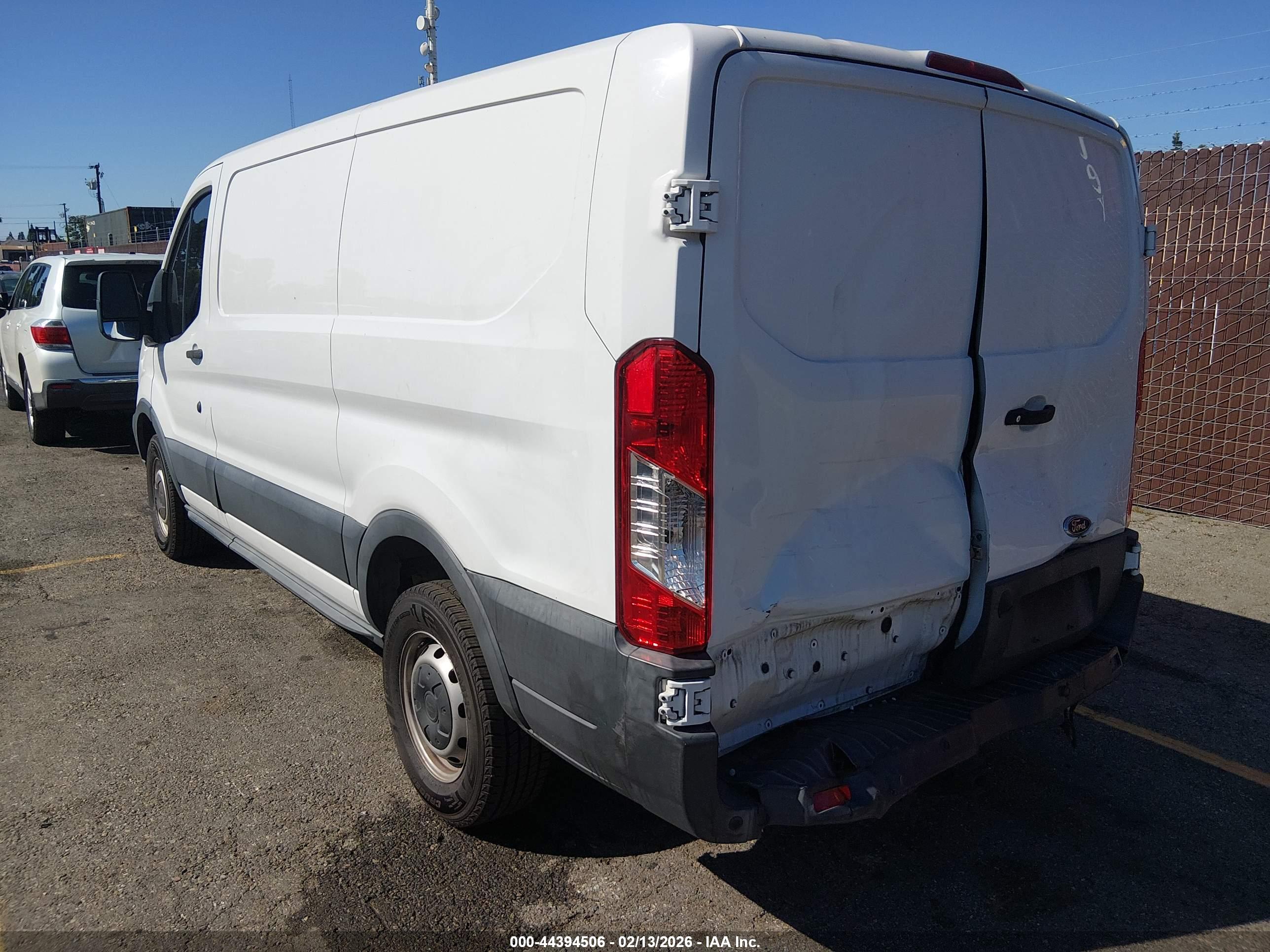 FORD TRANSIT-250 image 3