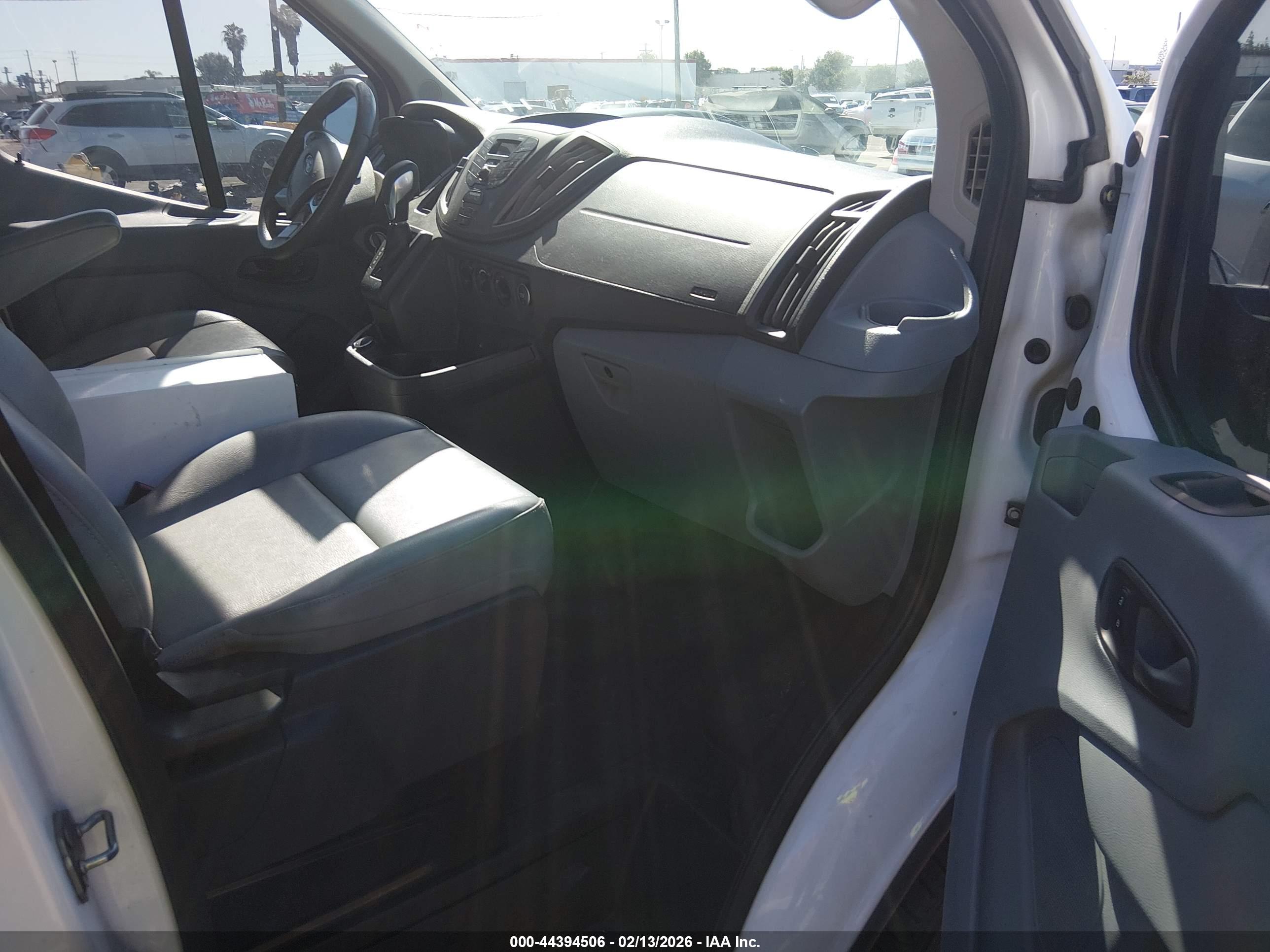 FORD TRANSIT-250 image 5