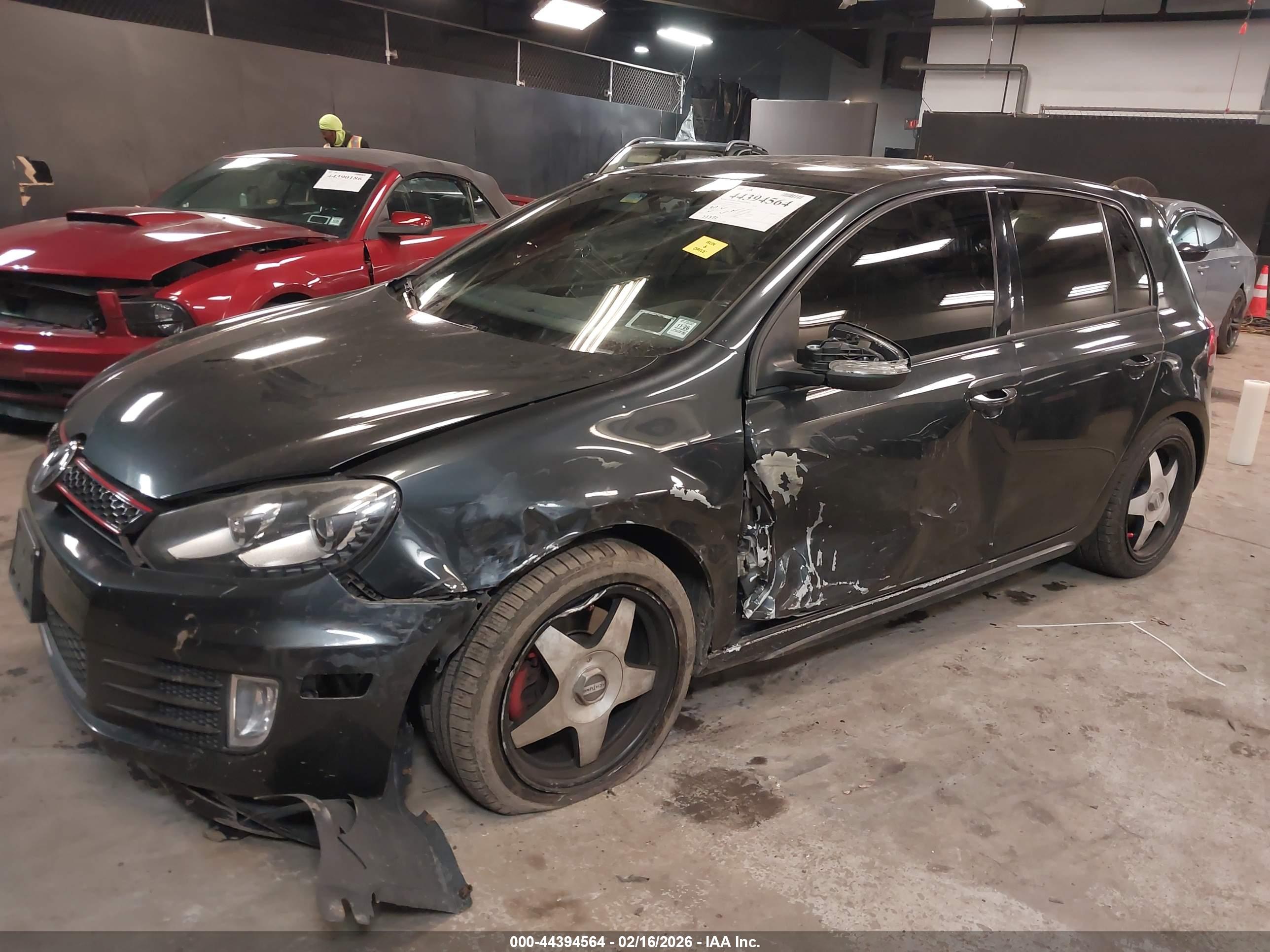 VOLKSWAGEN GTI image 6