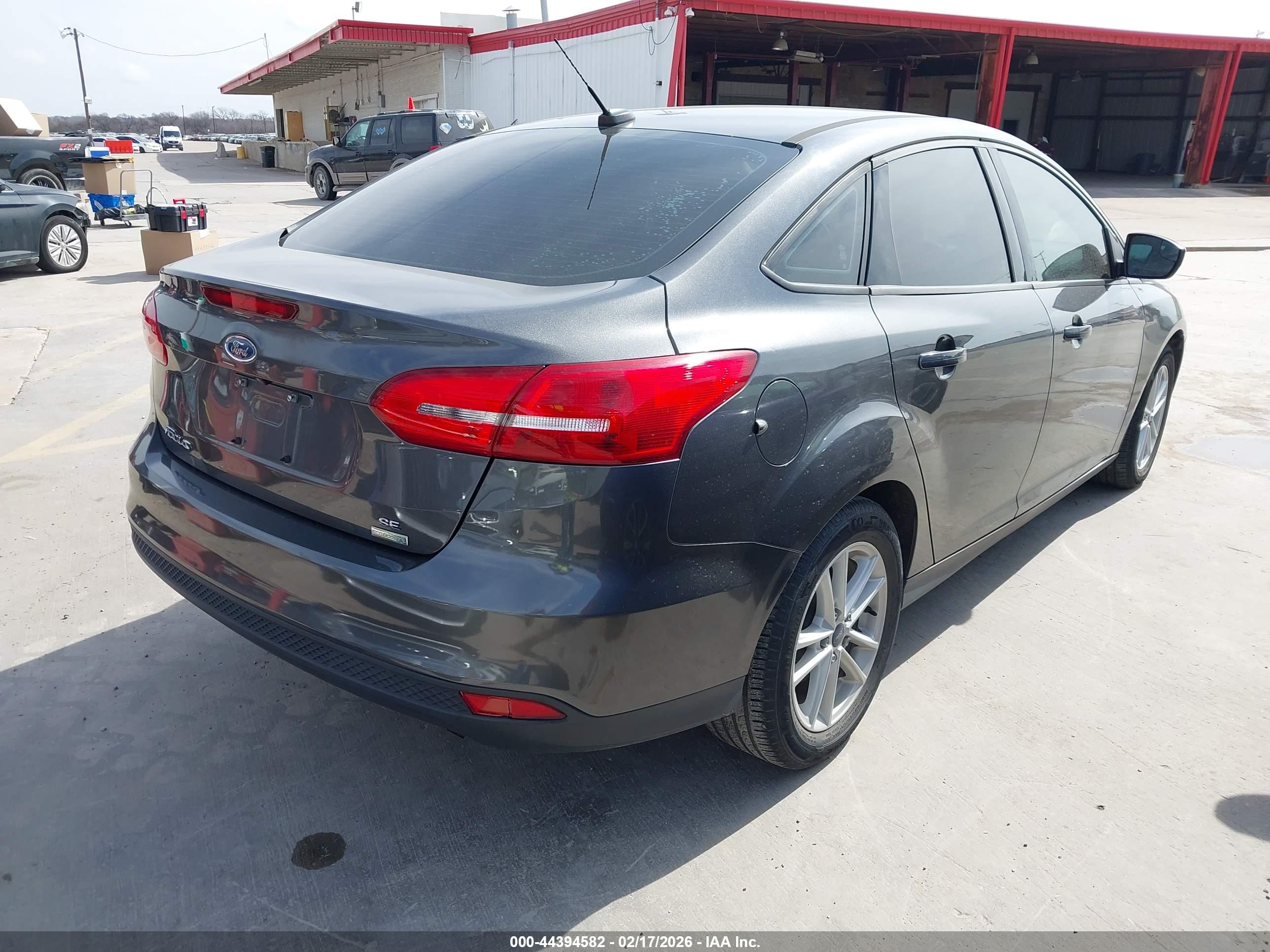 FORD FOCUS image 4