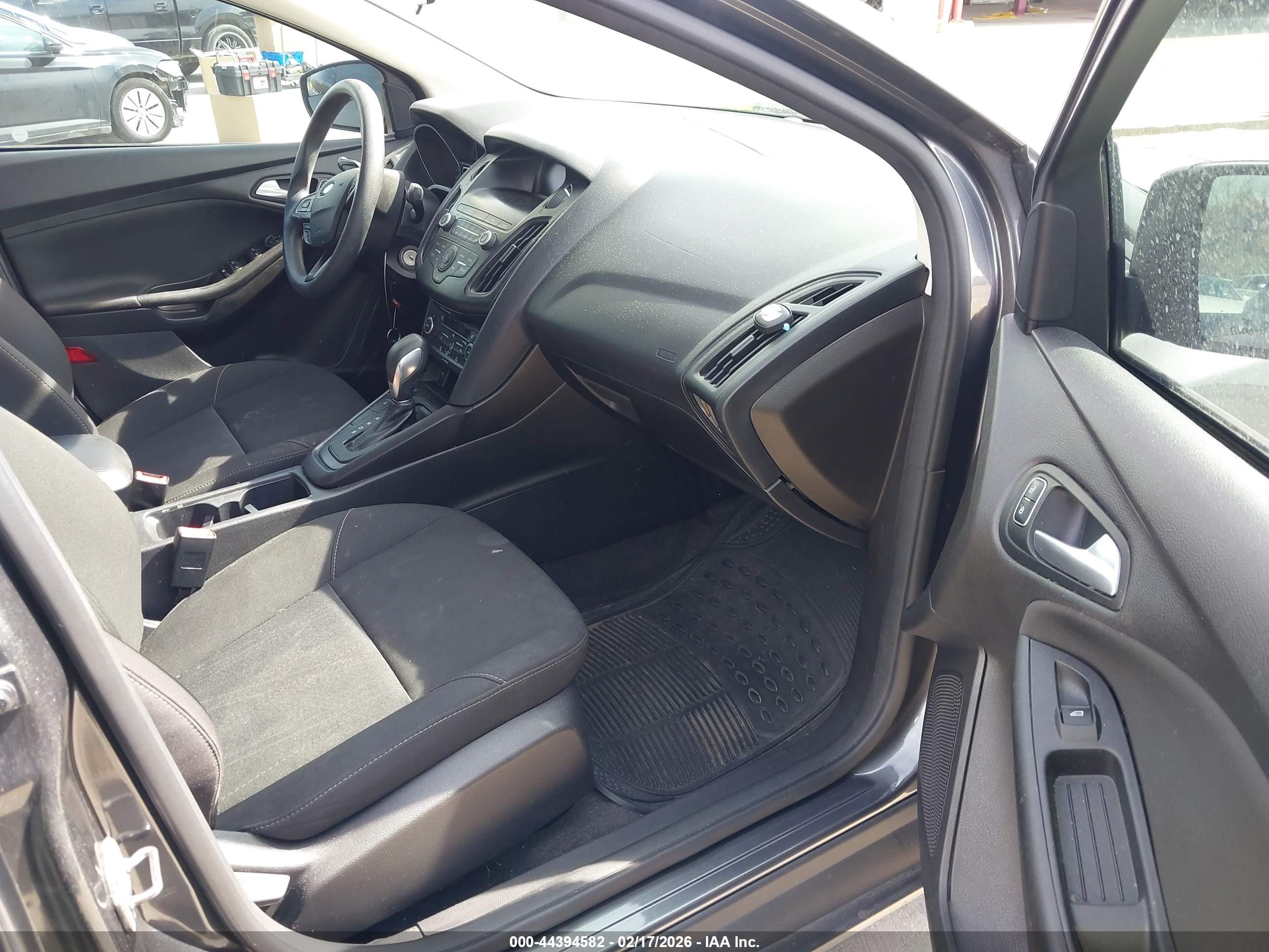 FORD FOCUS image 5