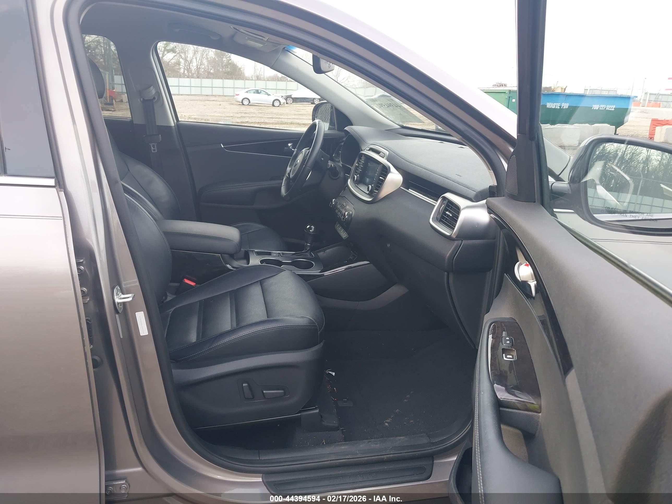 KIA SORENTO image 5